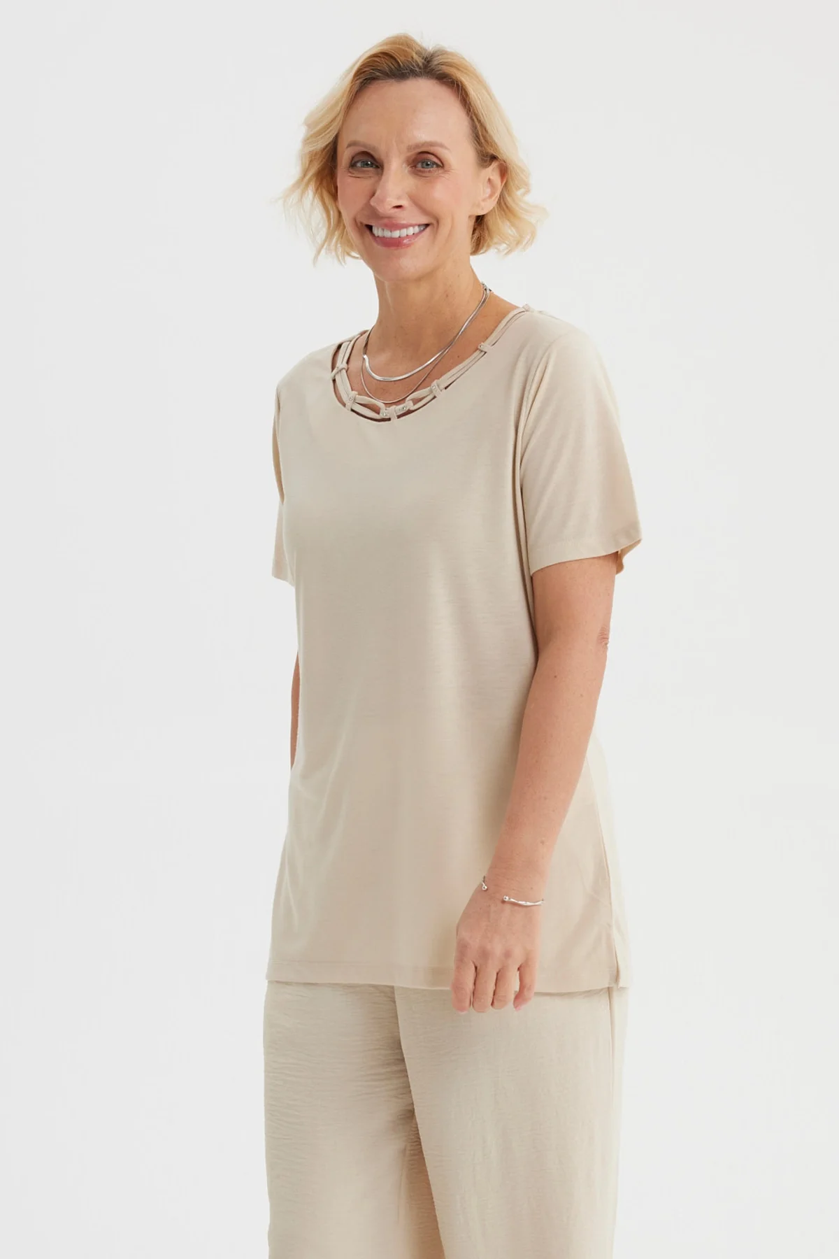 Polera Mujer Detalle Cuello Beige Claro - Image 2