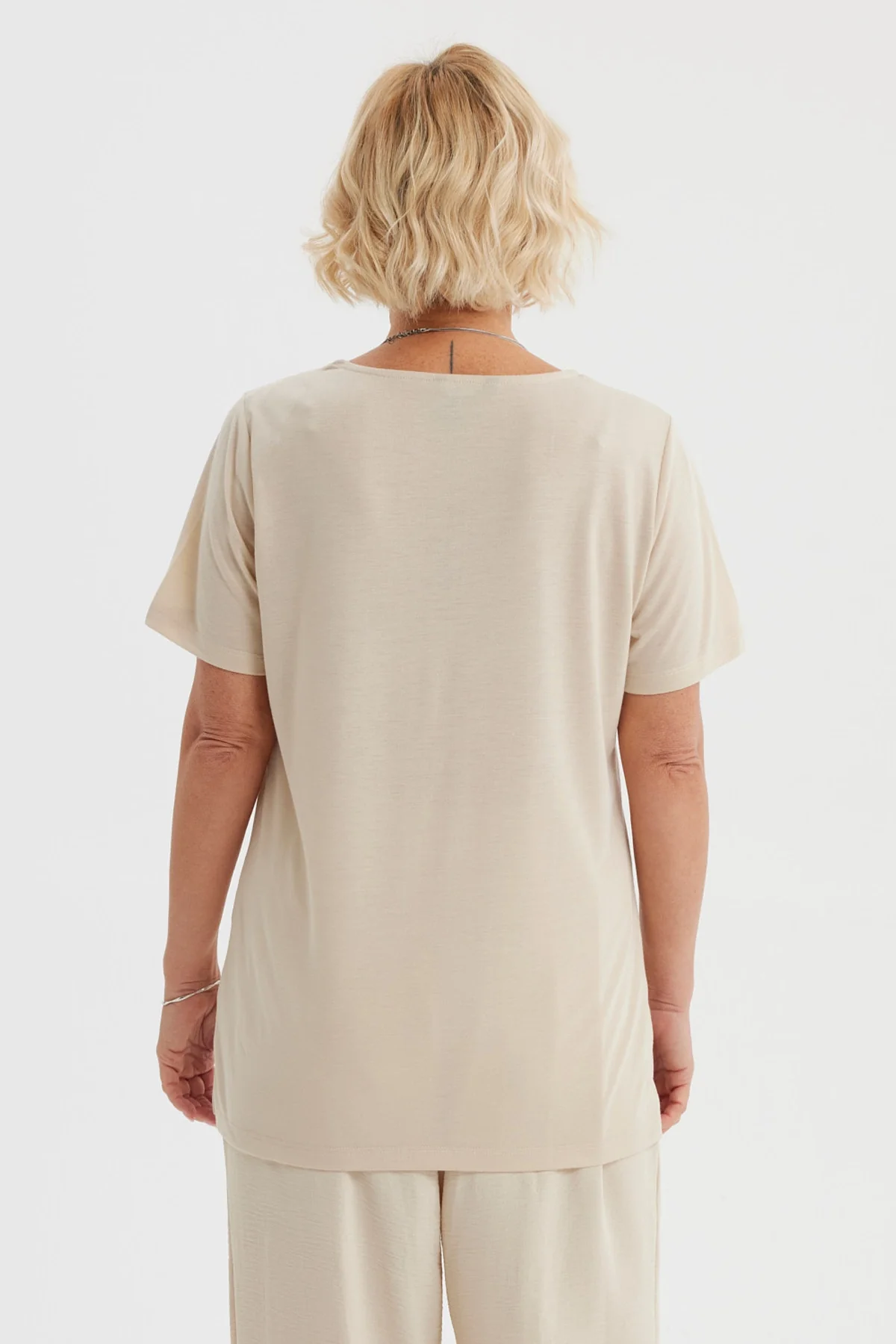 Polera Mujer Detalle Cuello Beige Claro - Image 3