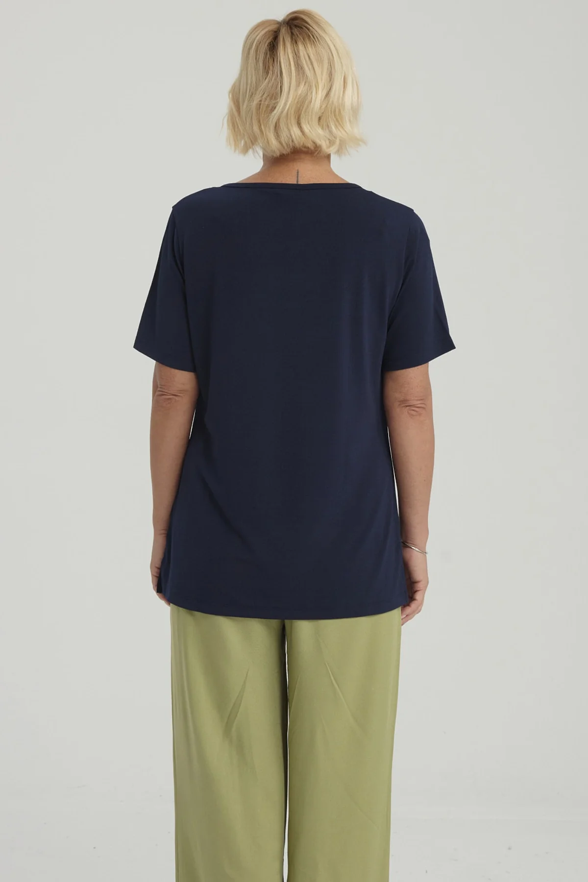 Polera Mujer Detalle Cuello Azul Oscuro - Image 3