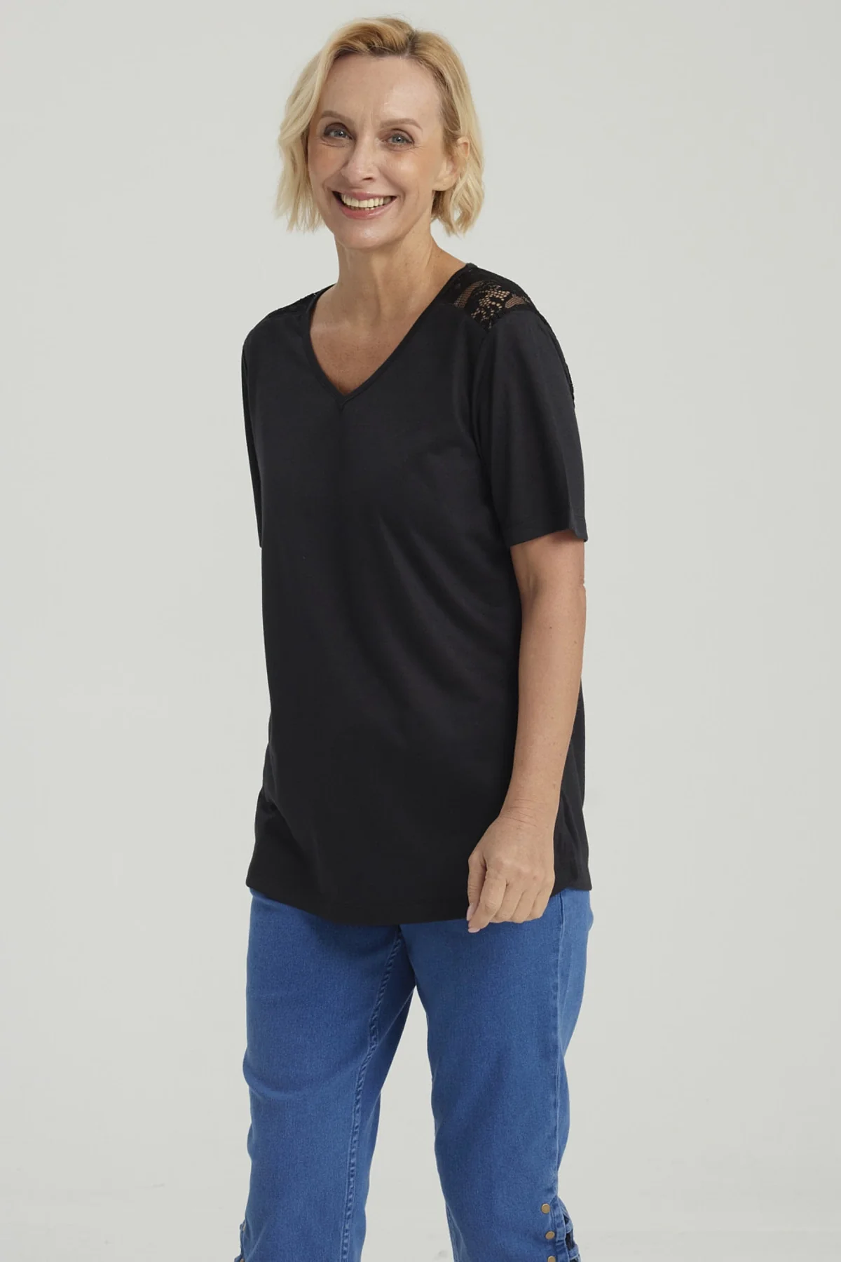 Polera Mujer Detalle Encaje Negro - Image 2
