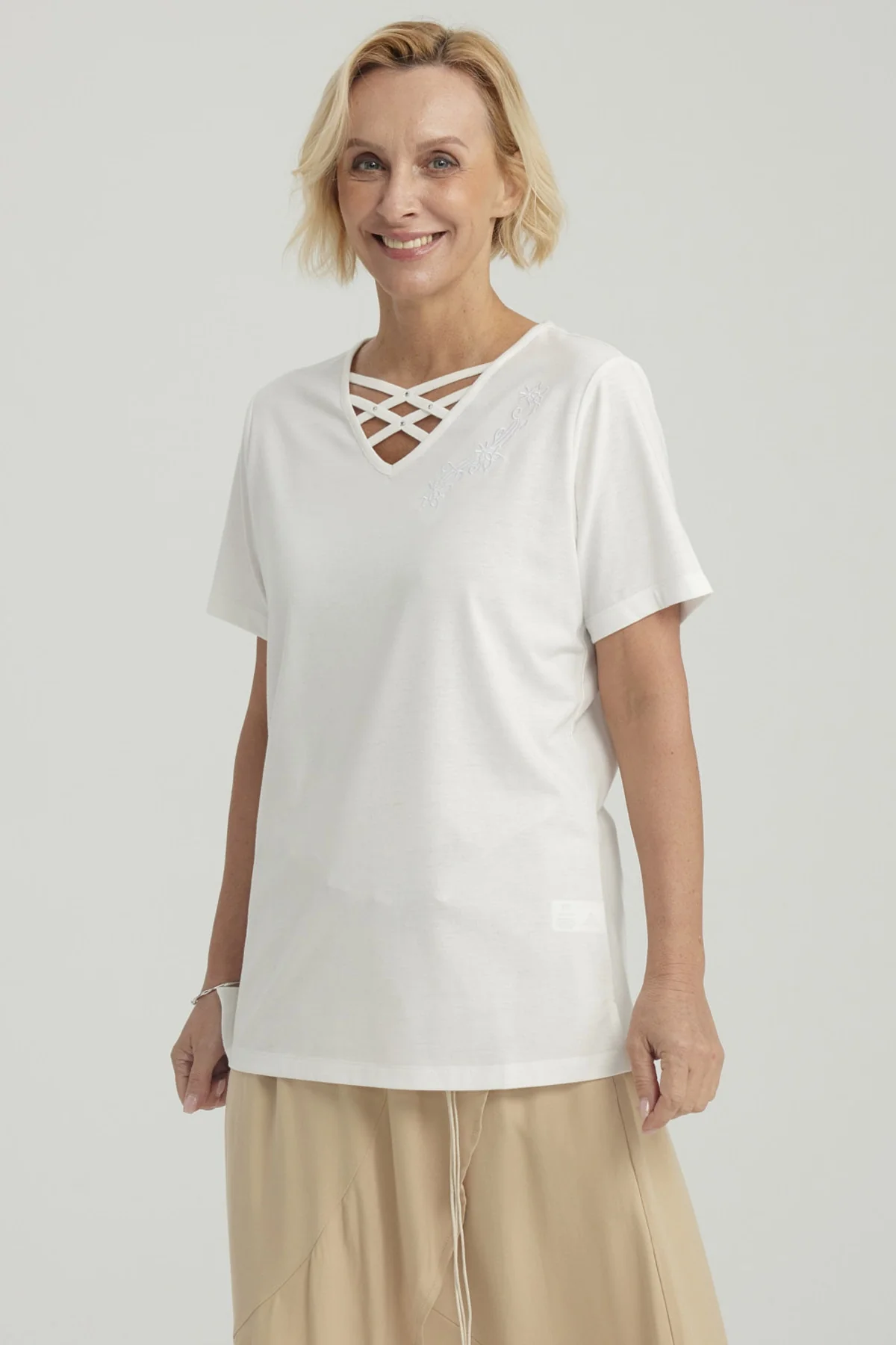 Polera Mujer Detalle Escote Crudo - Image 3