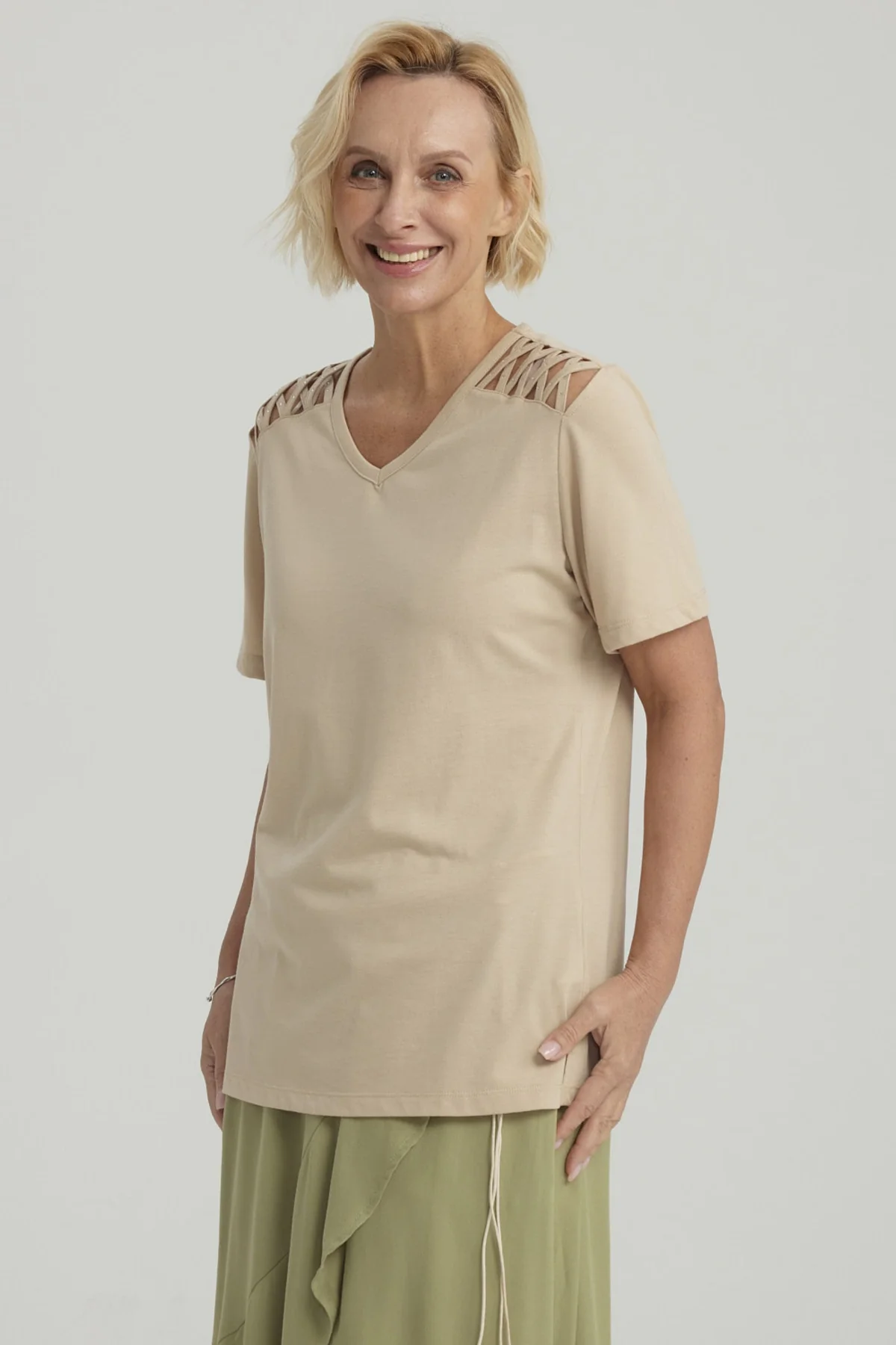 Polera Mujer Detalle Hombro Beige Oscuro - Image 2