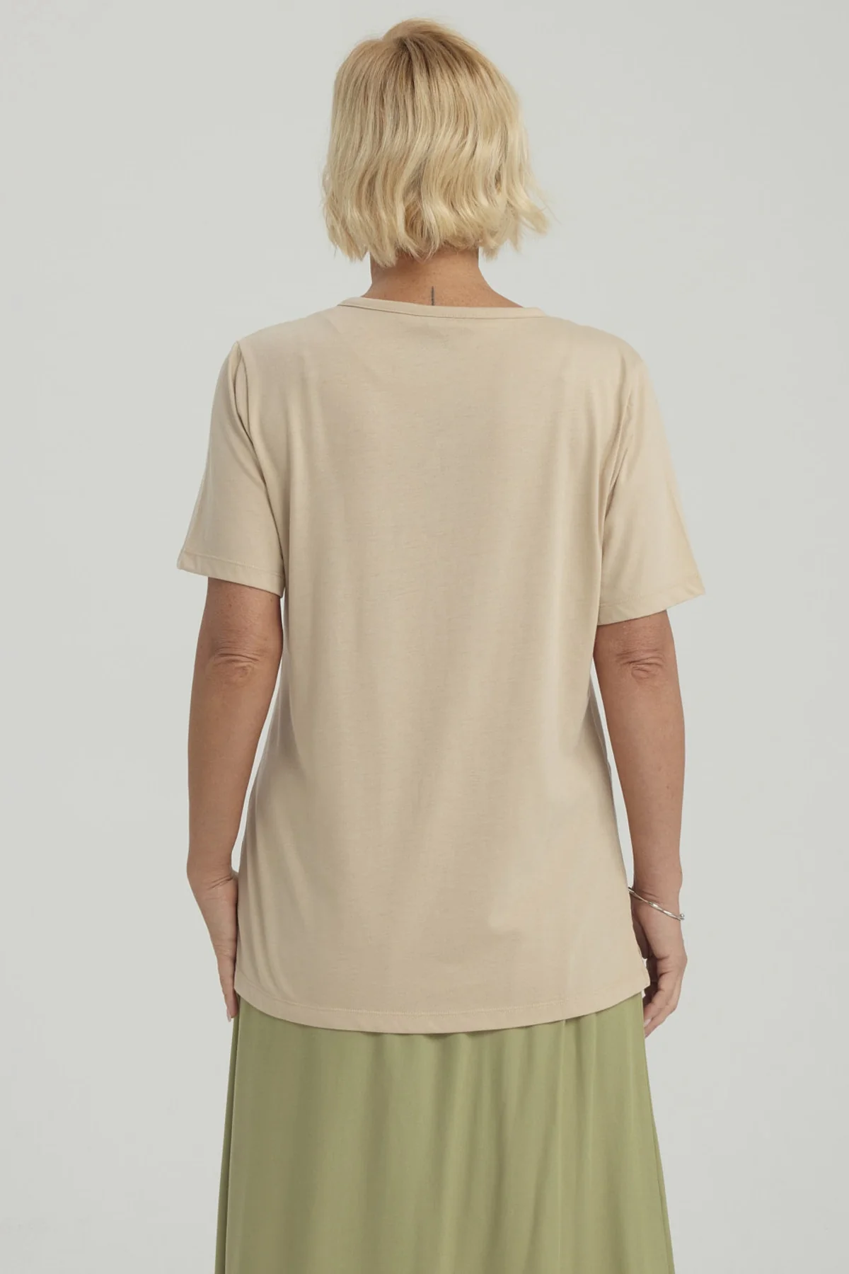 Polera Mujer Detalle Hombro Beige Oscuro - Image 3
