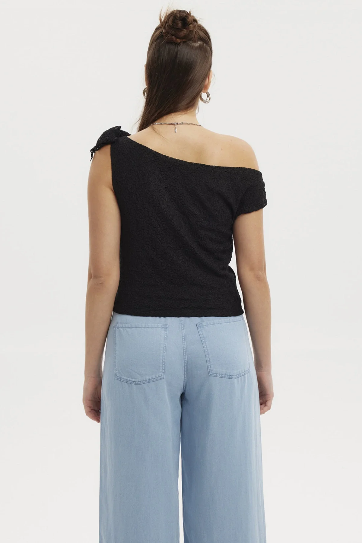 Polera Mujer Encaje Cuello Asimétrico Negro - Image 3