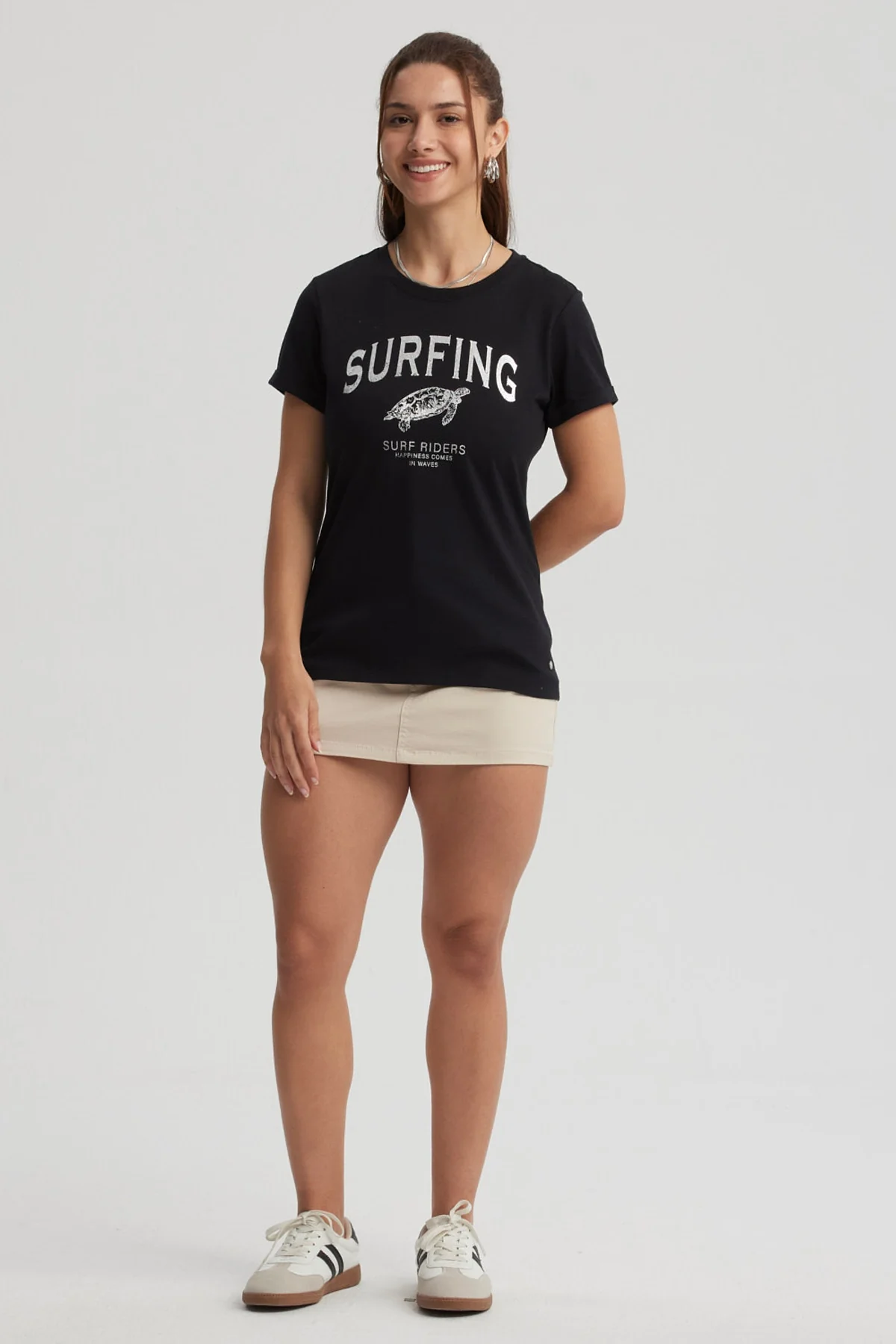 Polera Mujer Gráfica Roll Up Negro / Blanco - Image 4