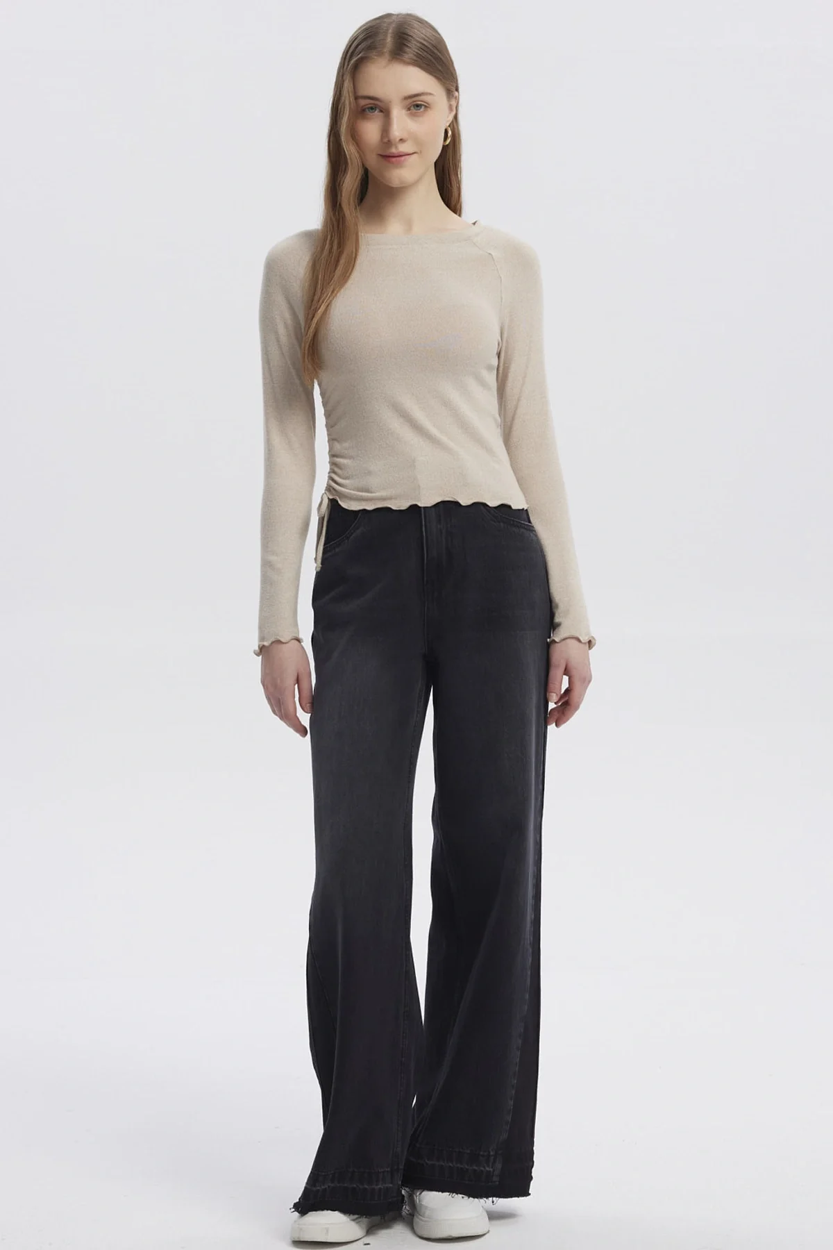 Polera Mujer Juvenil Cuello Bote Recogido Beige - Image 4