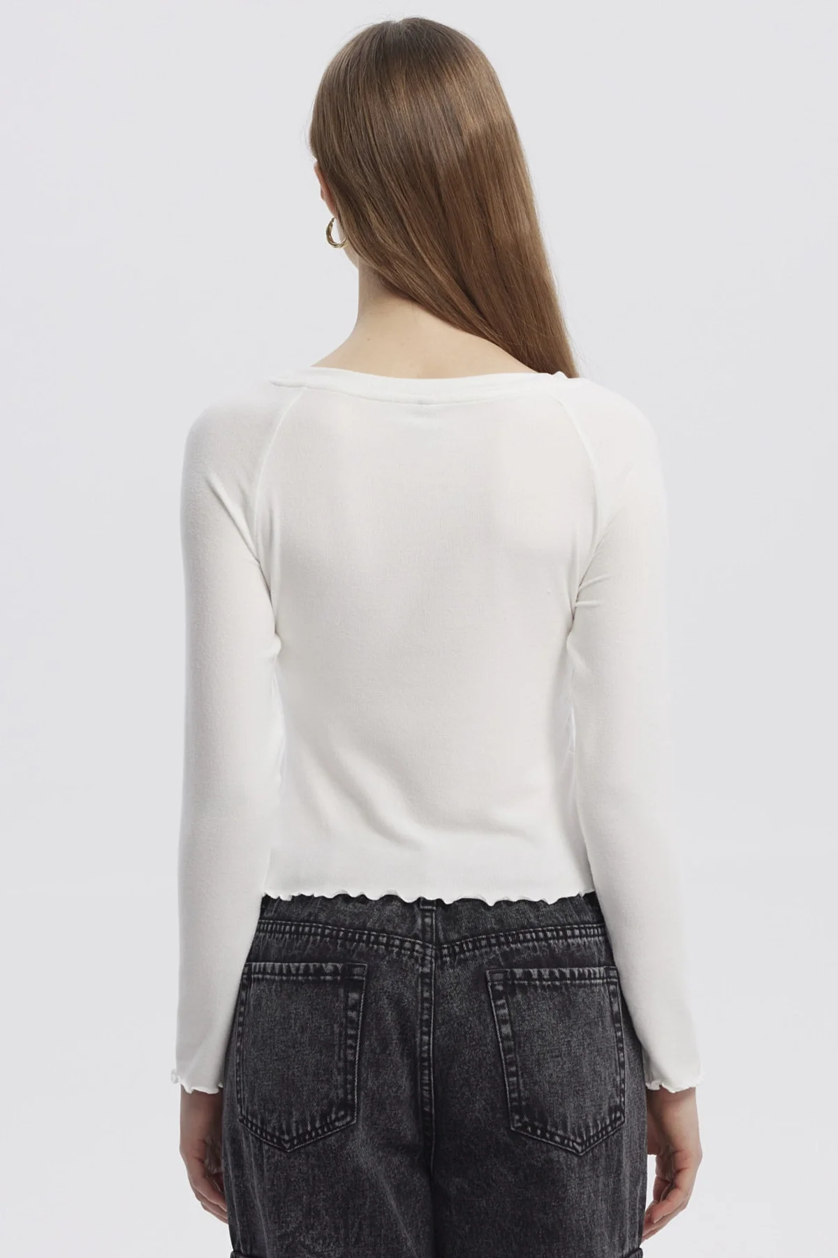 Polera Mujer Juvenil Cuello Bote Recogido Crudo - Image 3