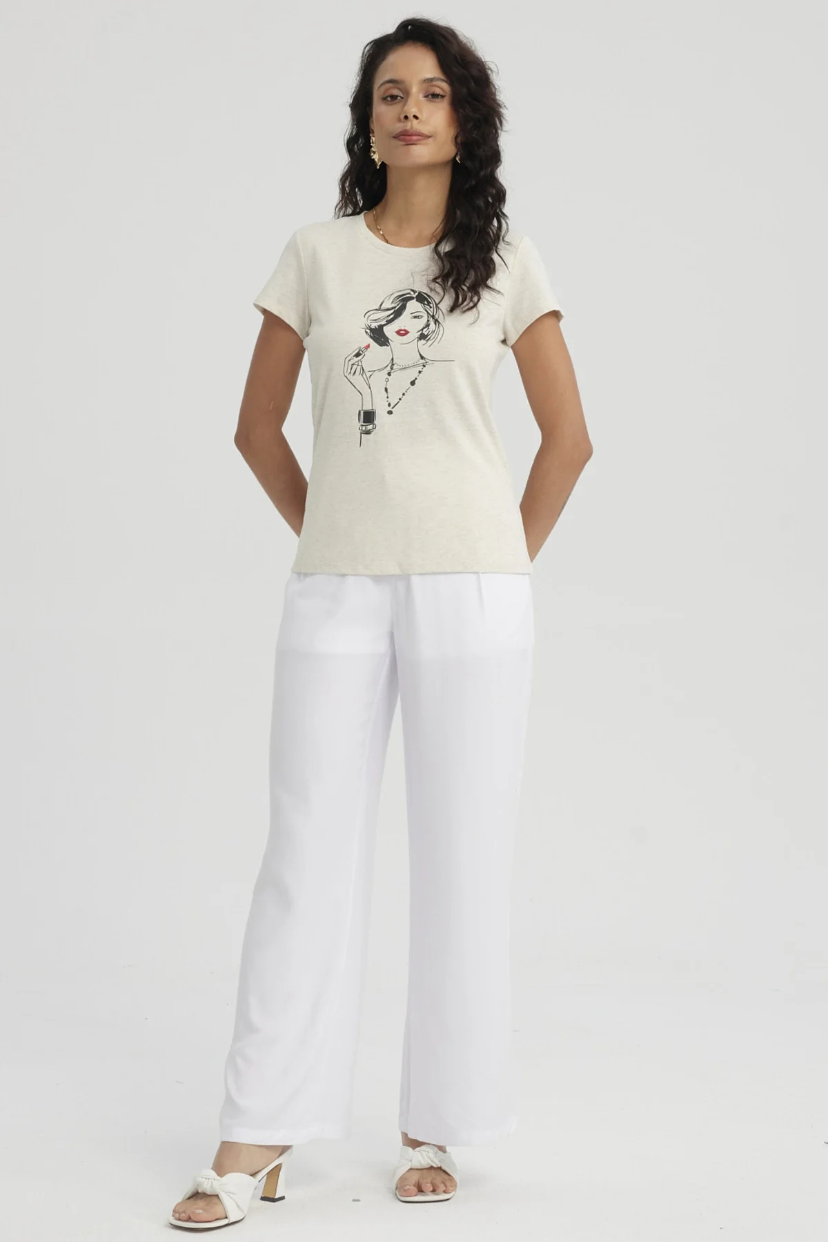 Polera Mujer Print Mujeres Con Aplicación Beige - Image 4