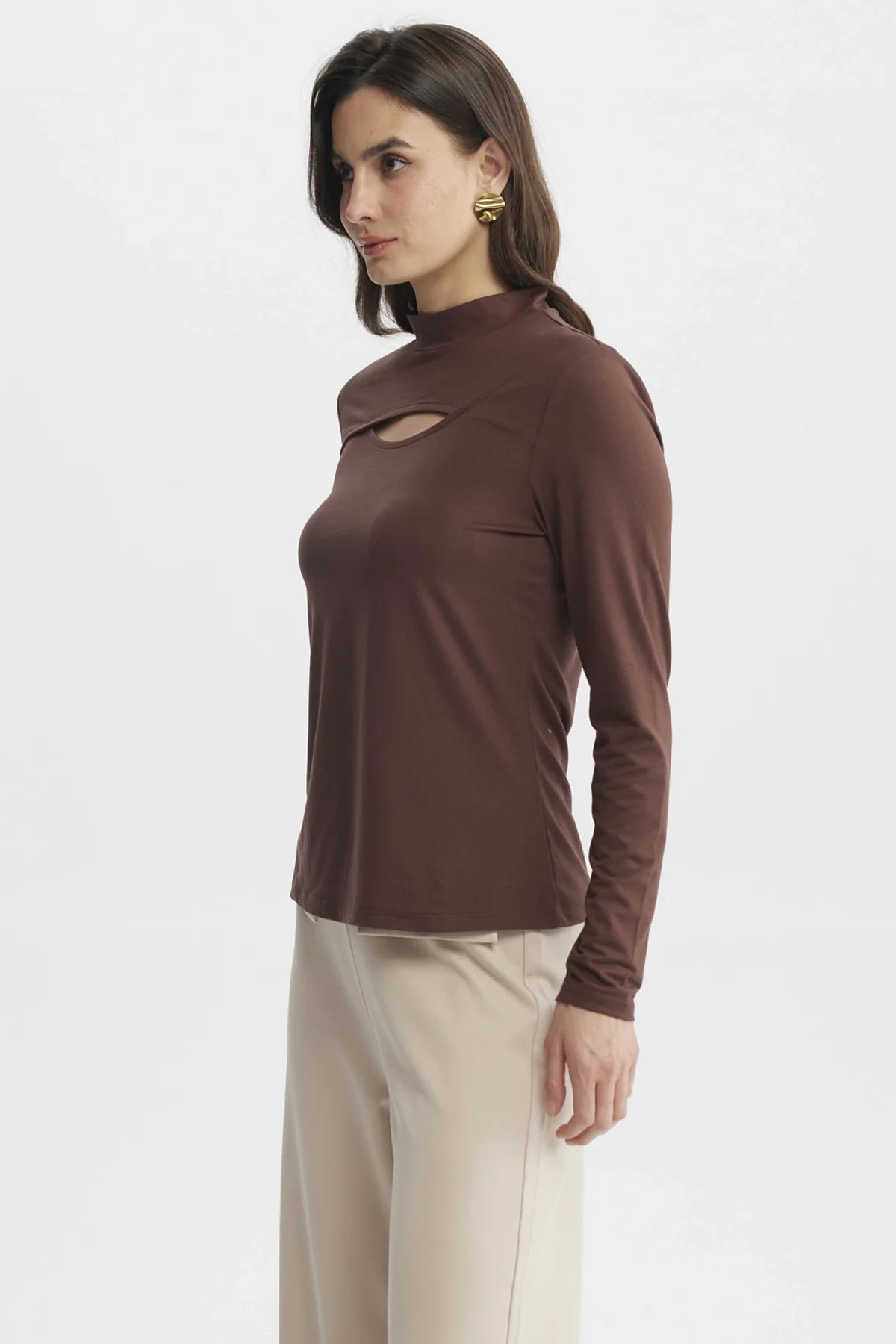 Polera Mujer Slim Cuello Apoyado Café Claro - Image 2