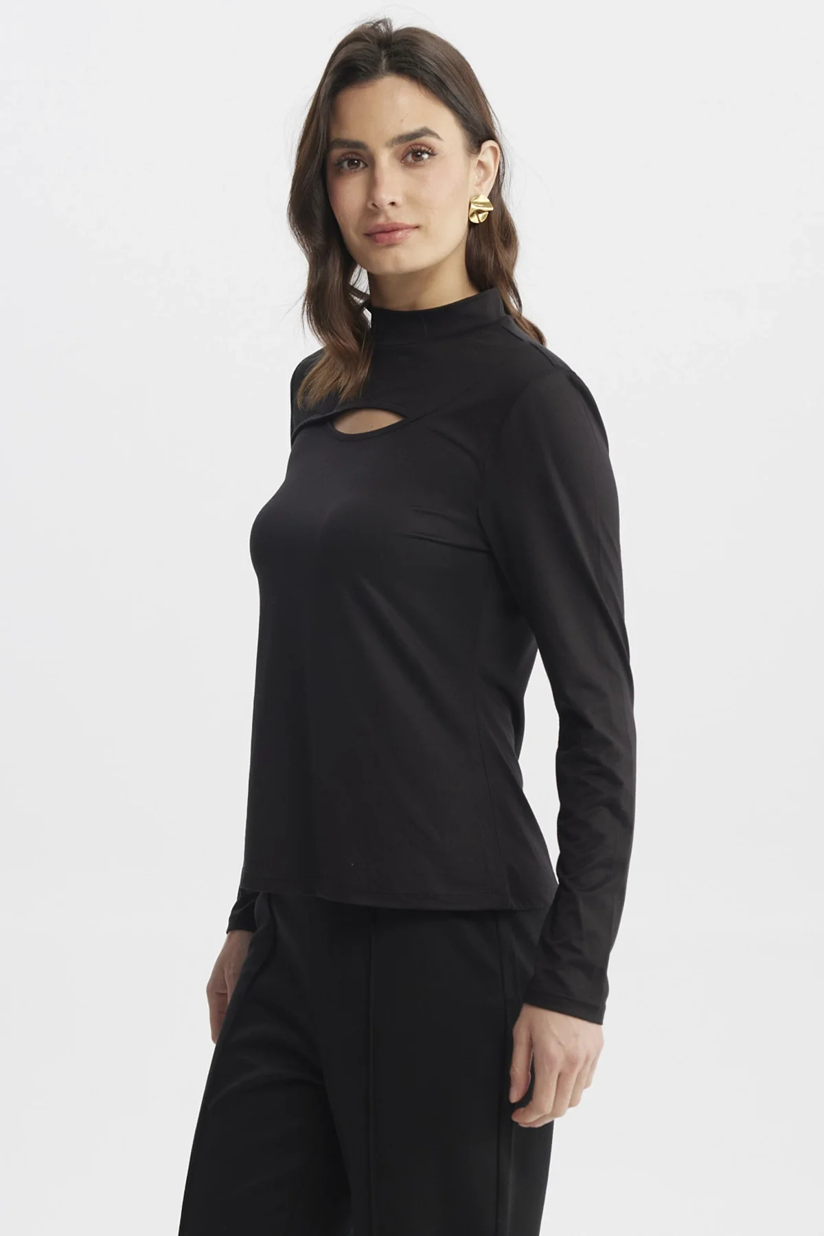 Polera Mujer Slim Cuello Apoyado Negro - Image 2