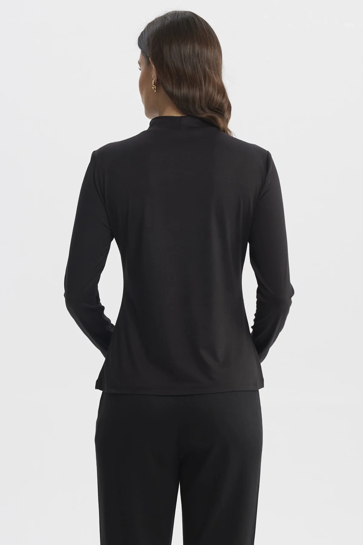 Polera Mujer Slim Cuello Apoyado Negro - Image 3