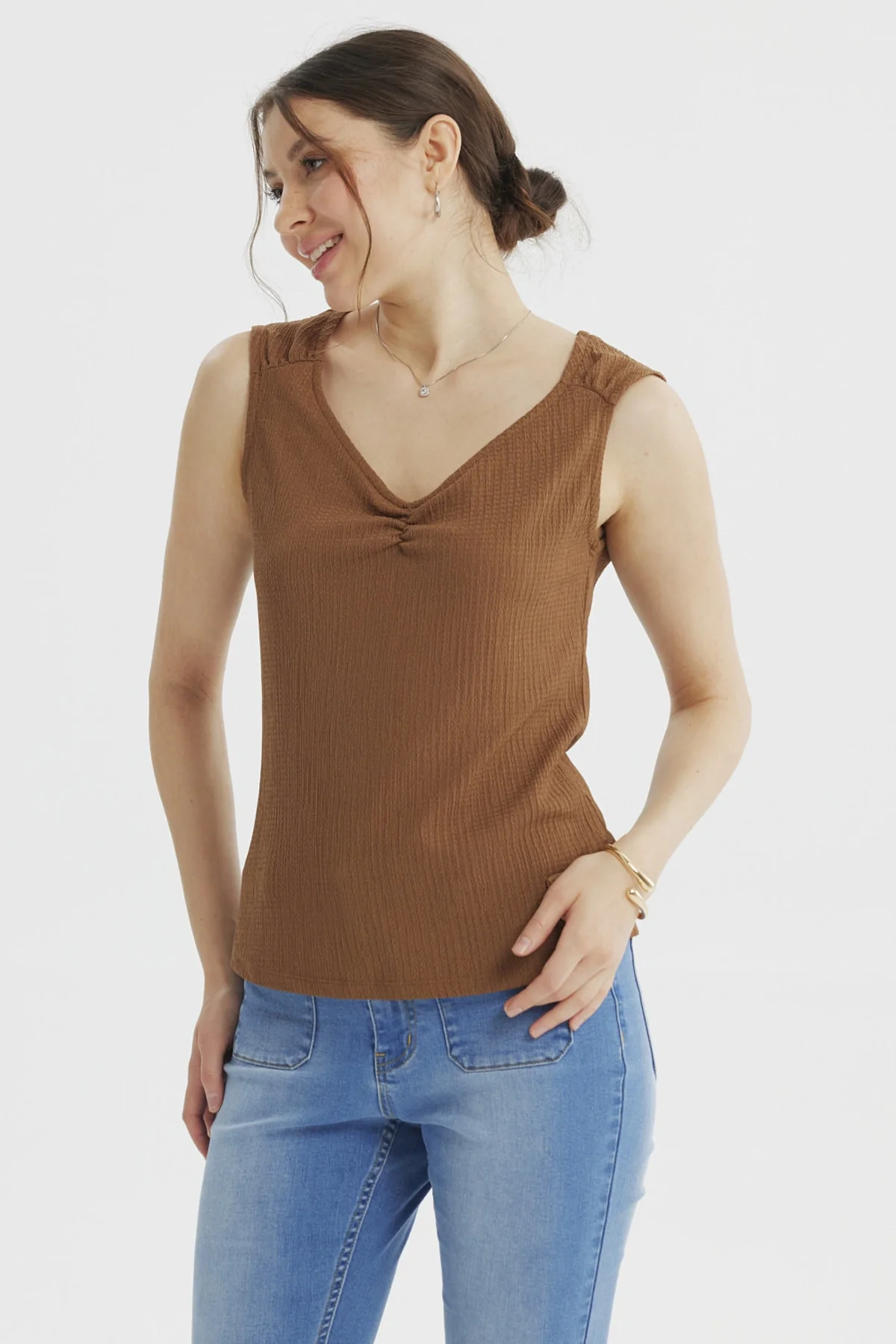 Polera Mujer Textura Recogido En Pecho Café - Image 2