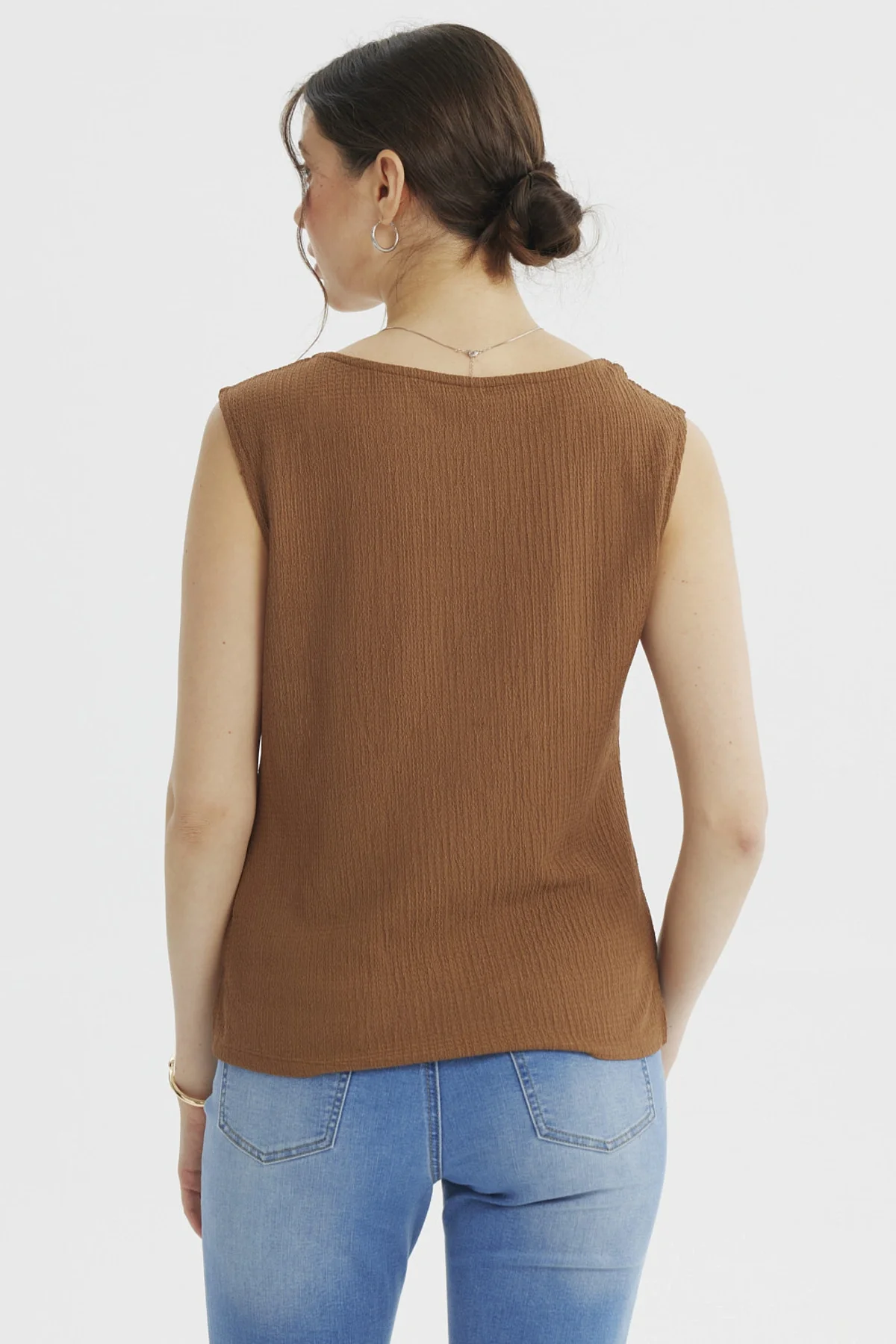 Polera Mujer Textura Recogido En Pecho Café - Image 3