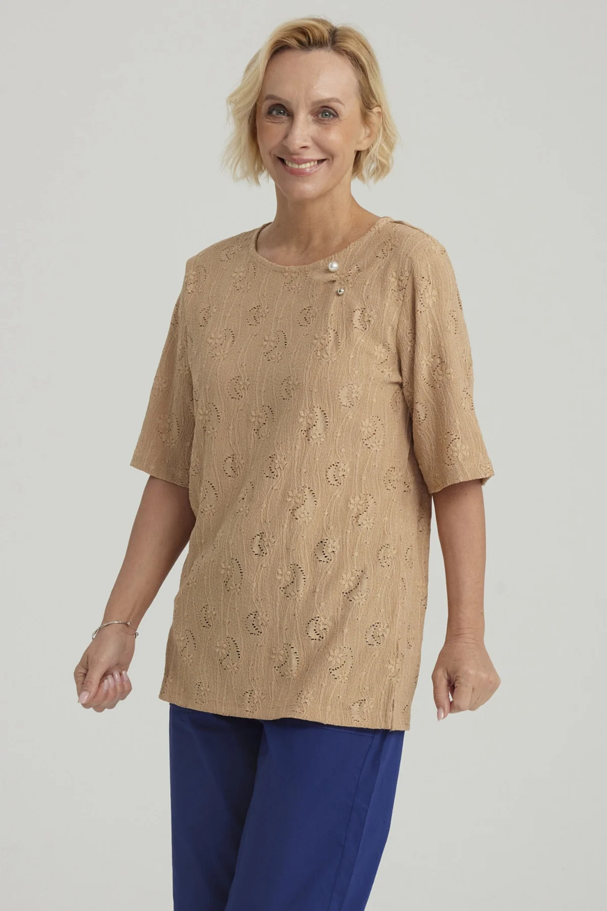 Polera Mujer Texturizada Beige Oscuro - Image 2