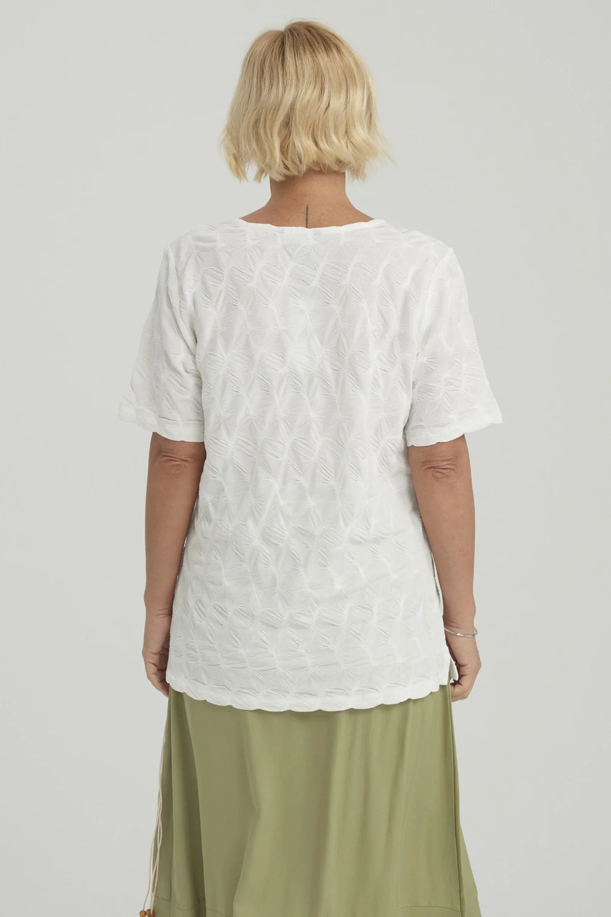 Polera Mujer Texturizada Crudo - Image 3