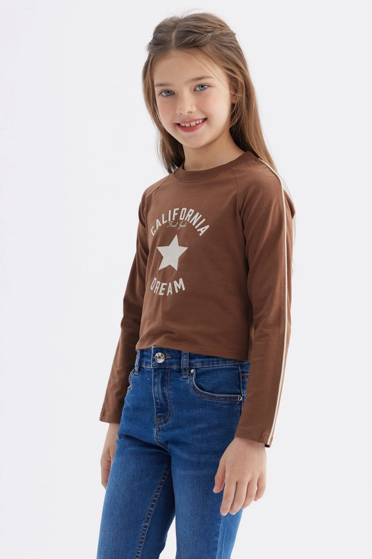 Polera Niña Piping Y Print Café - Image 2