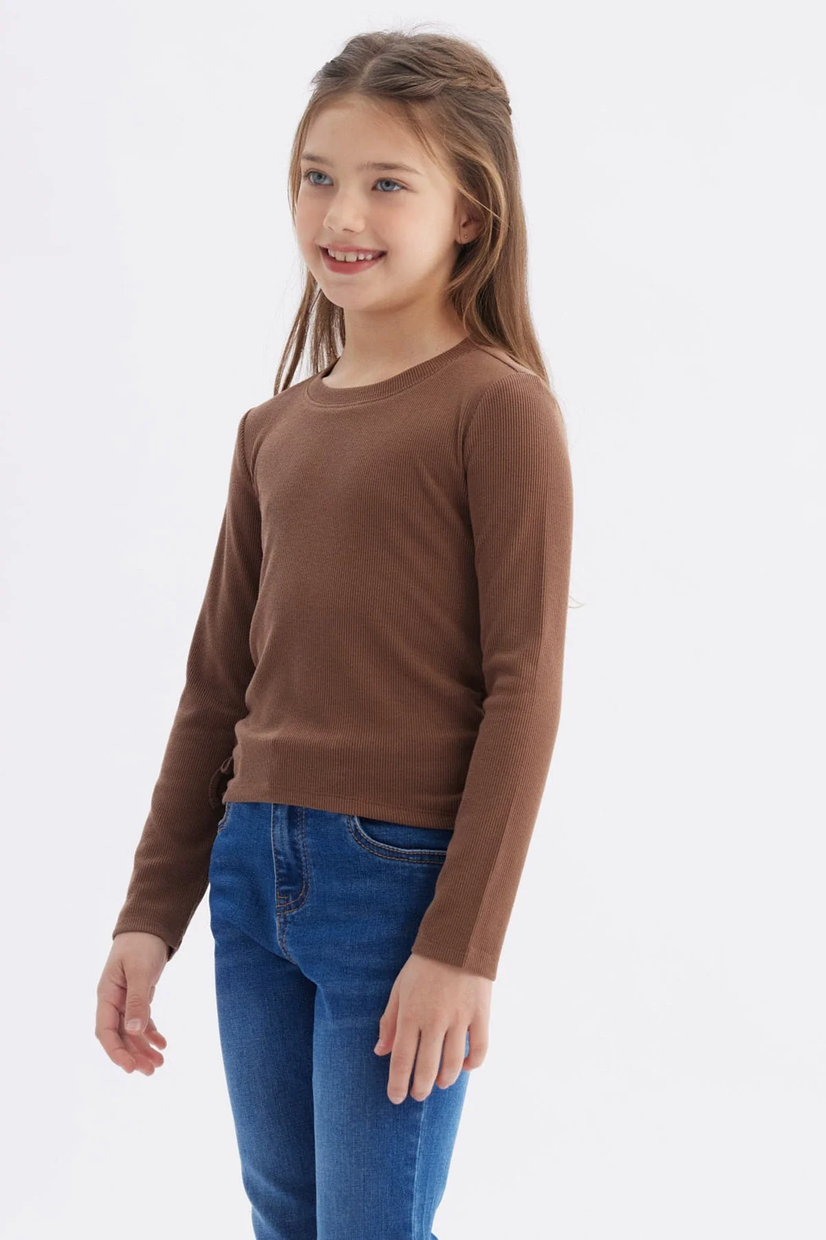 Polera Niña Recogidas Café - Image 2