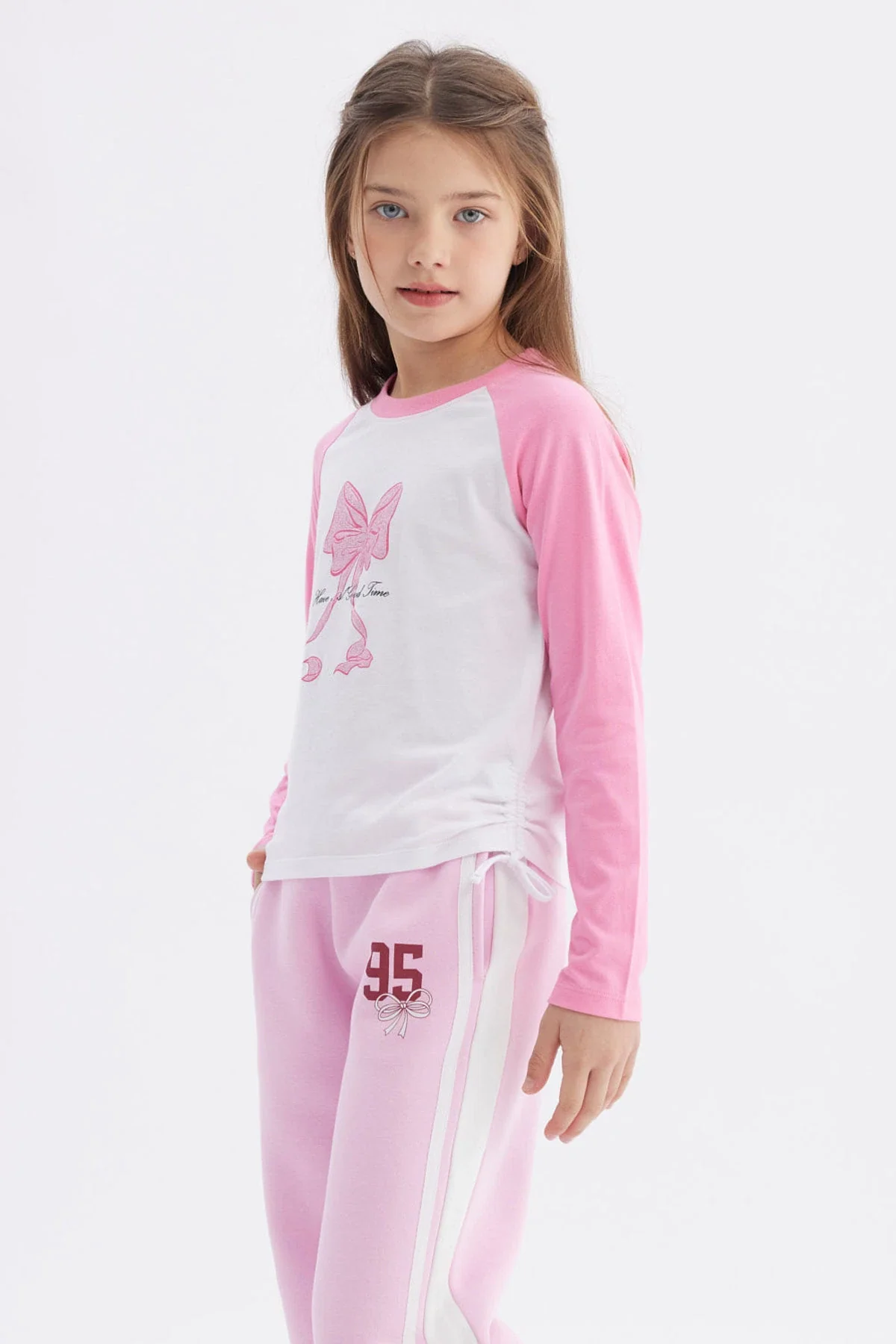 Polera Niña Recogido Costado Rosado - Image 2
