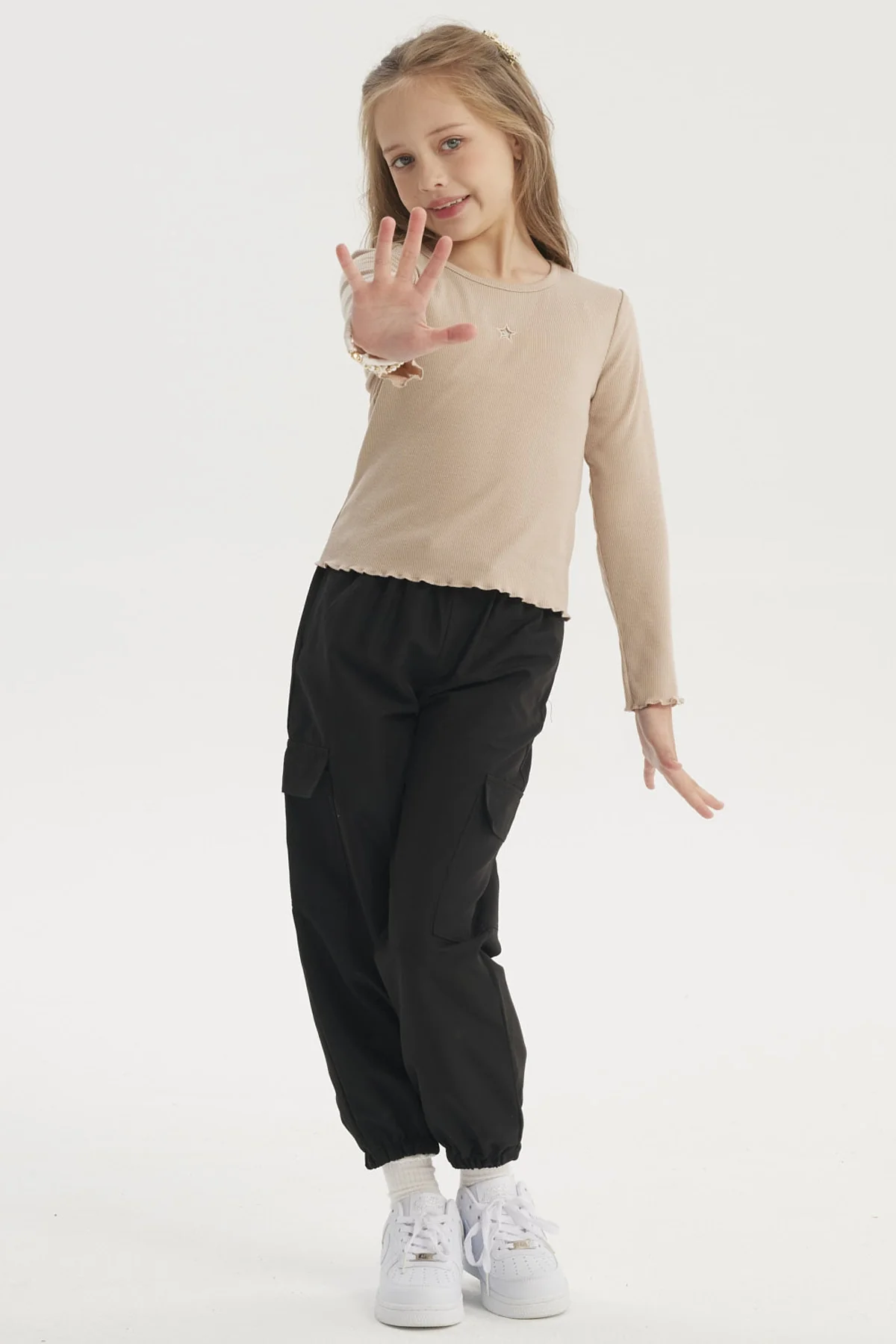 Polera Niña Slim Café - Image 4