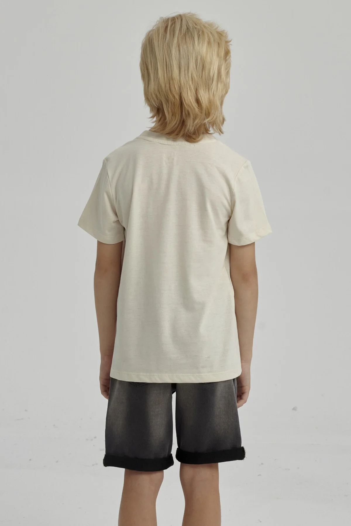 Polera Niño Básica Estampada Crudo - Image 3