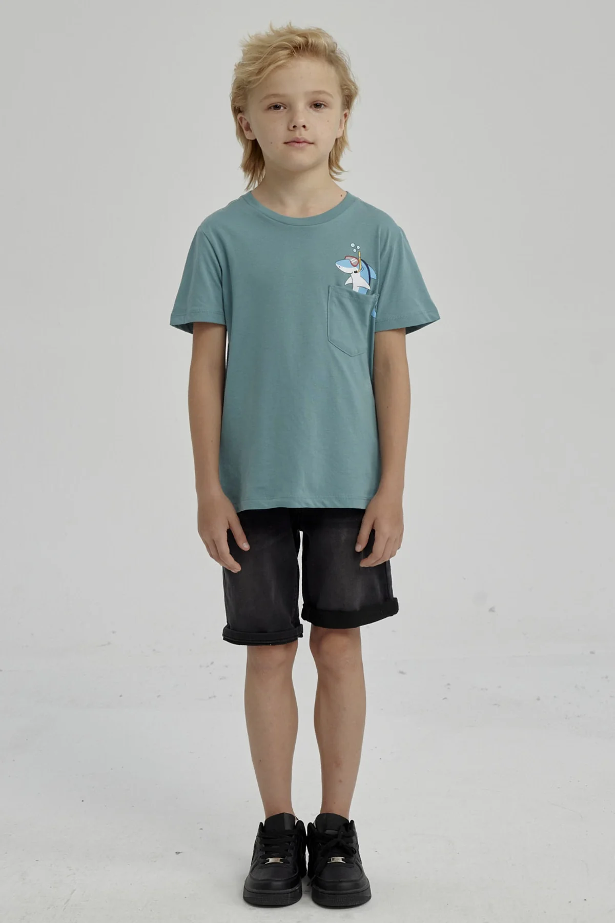 Polera Niño Bolsillo Print Verde - Image 4