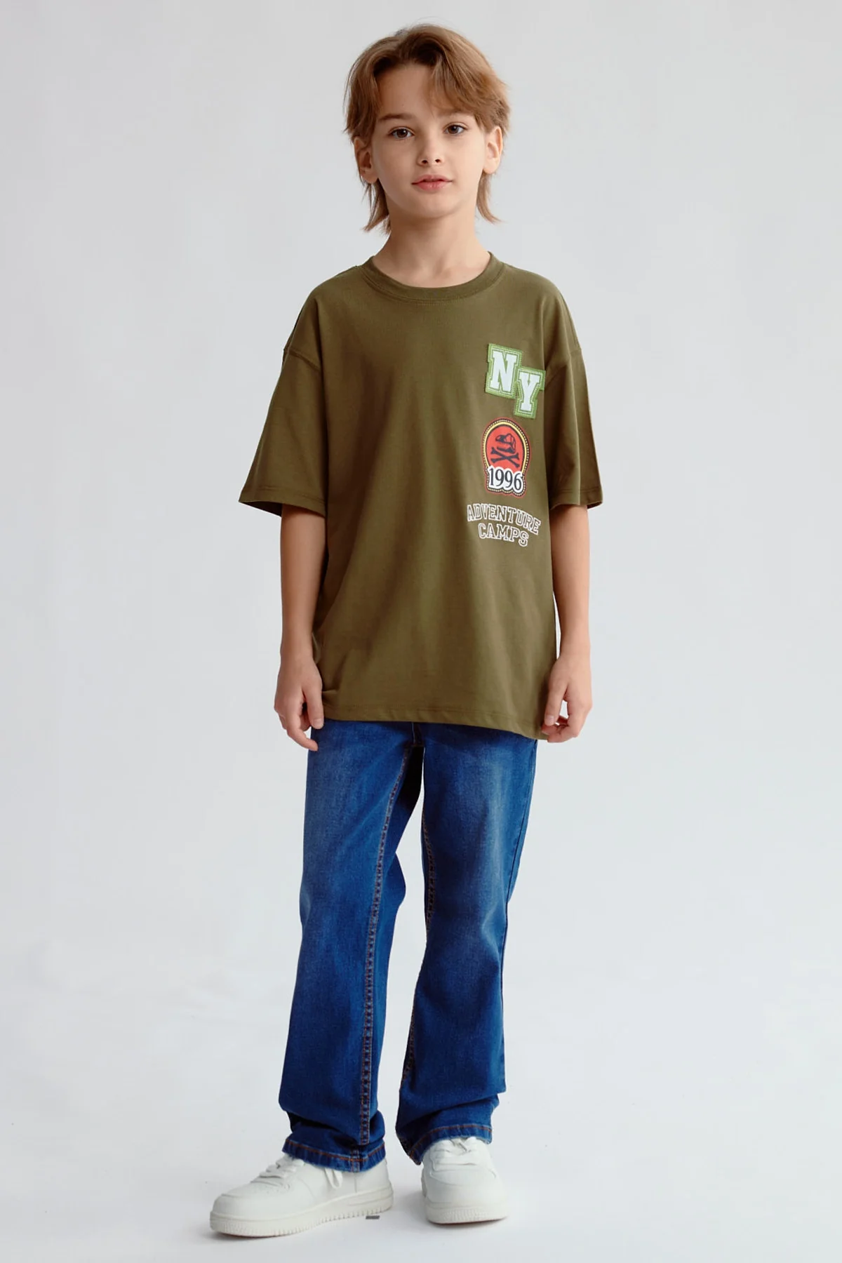 Polera Niño Bordado y Parche Verde Militar - Image 4