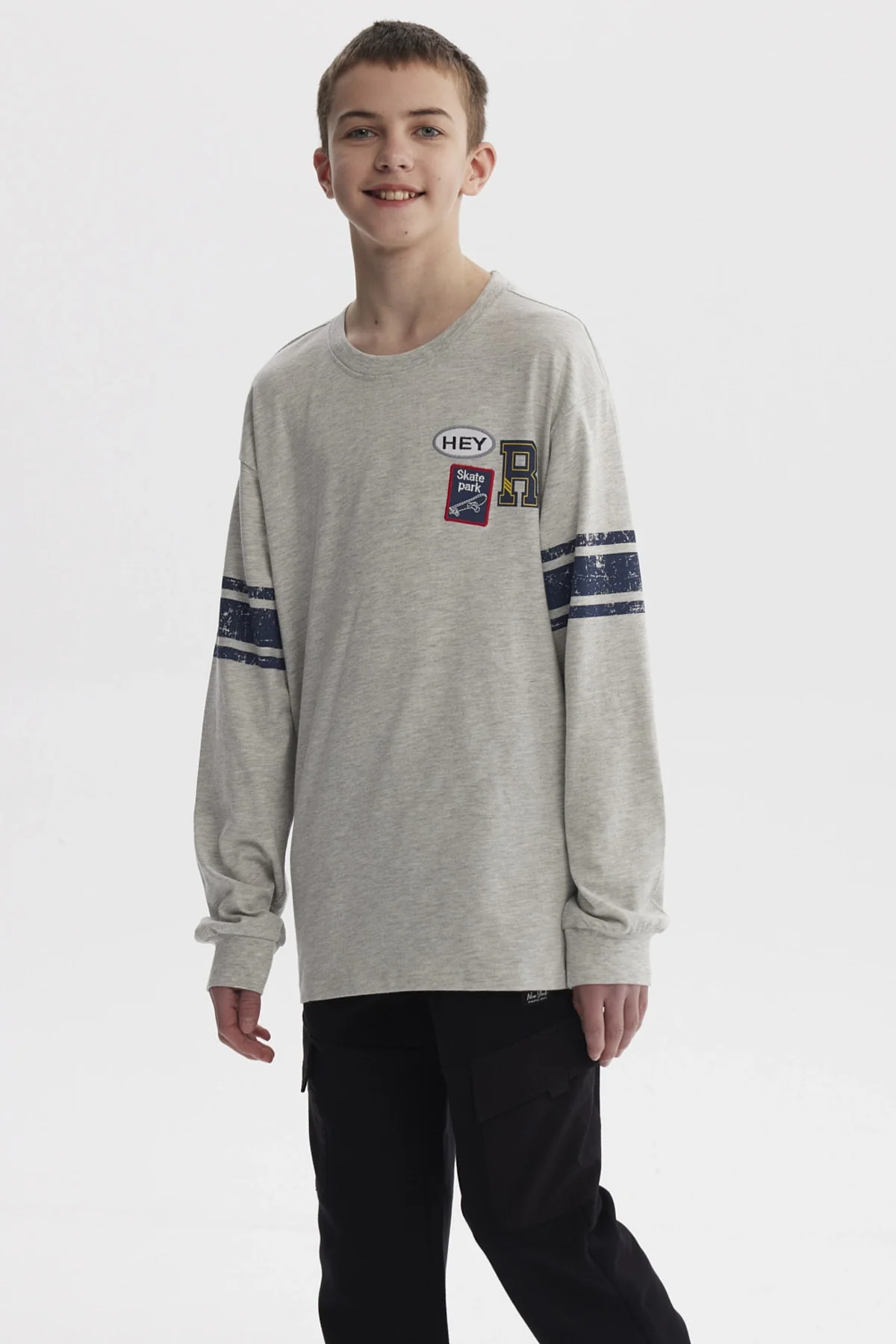 Polera Niño College Con Franjas Gris Melange - Image 3