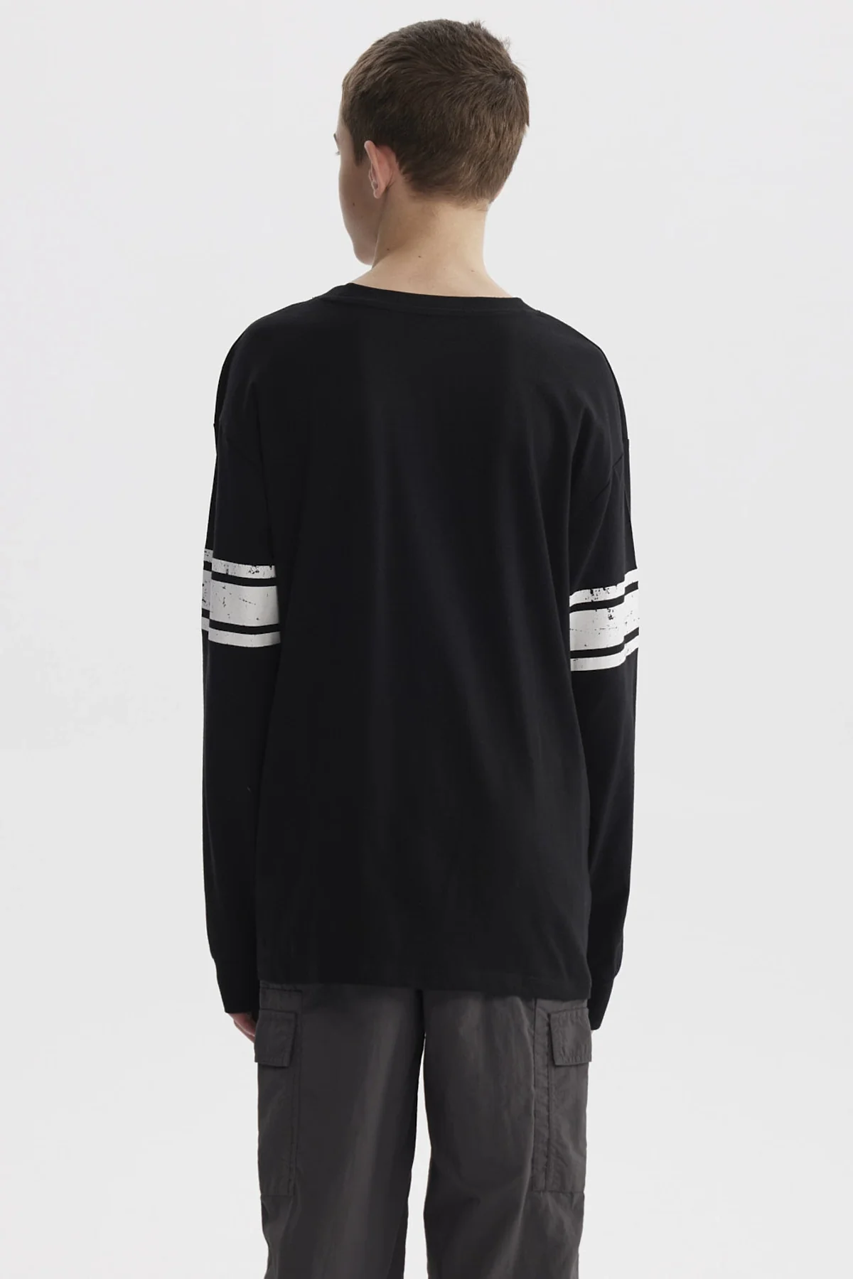 Polera Niño College Con Franjas Negro - Image 3