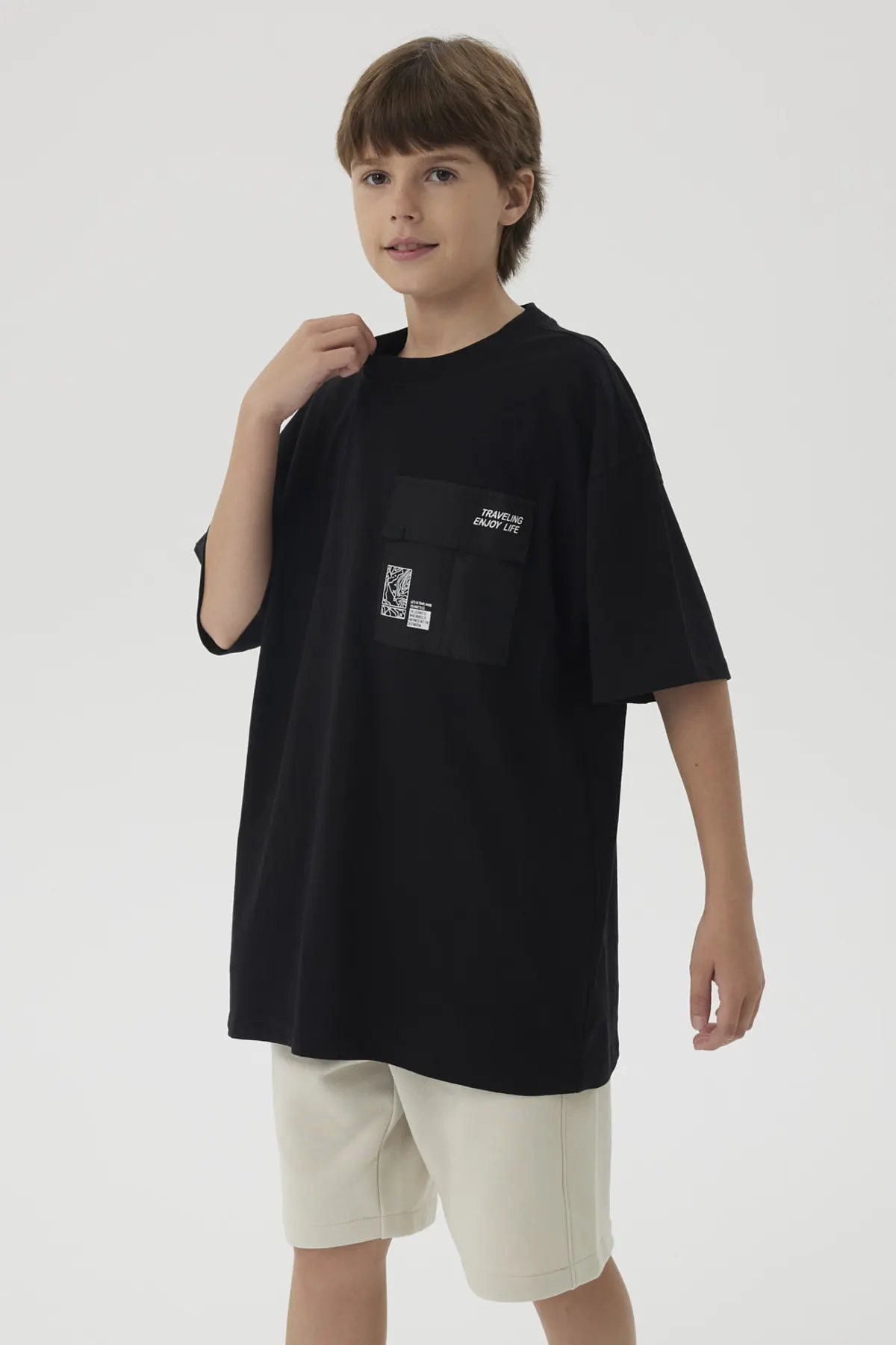 Polera Niño Con Bolsillo Negro - Image 2