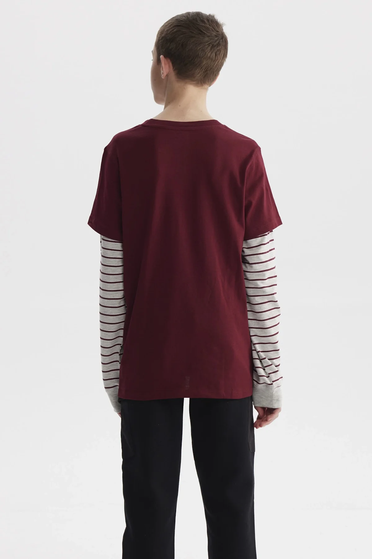 Polera Niño Doble Mangas Estampada Burdeo - Image 3