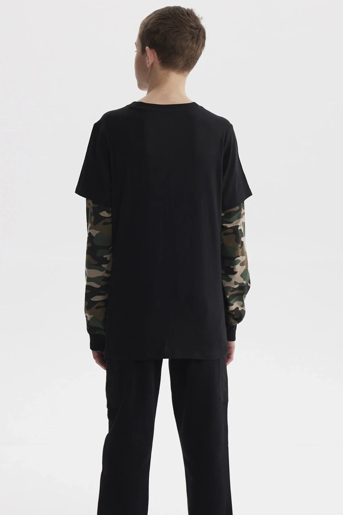 Polera Niño Doble Mangas Estampada Negro - Image 3