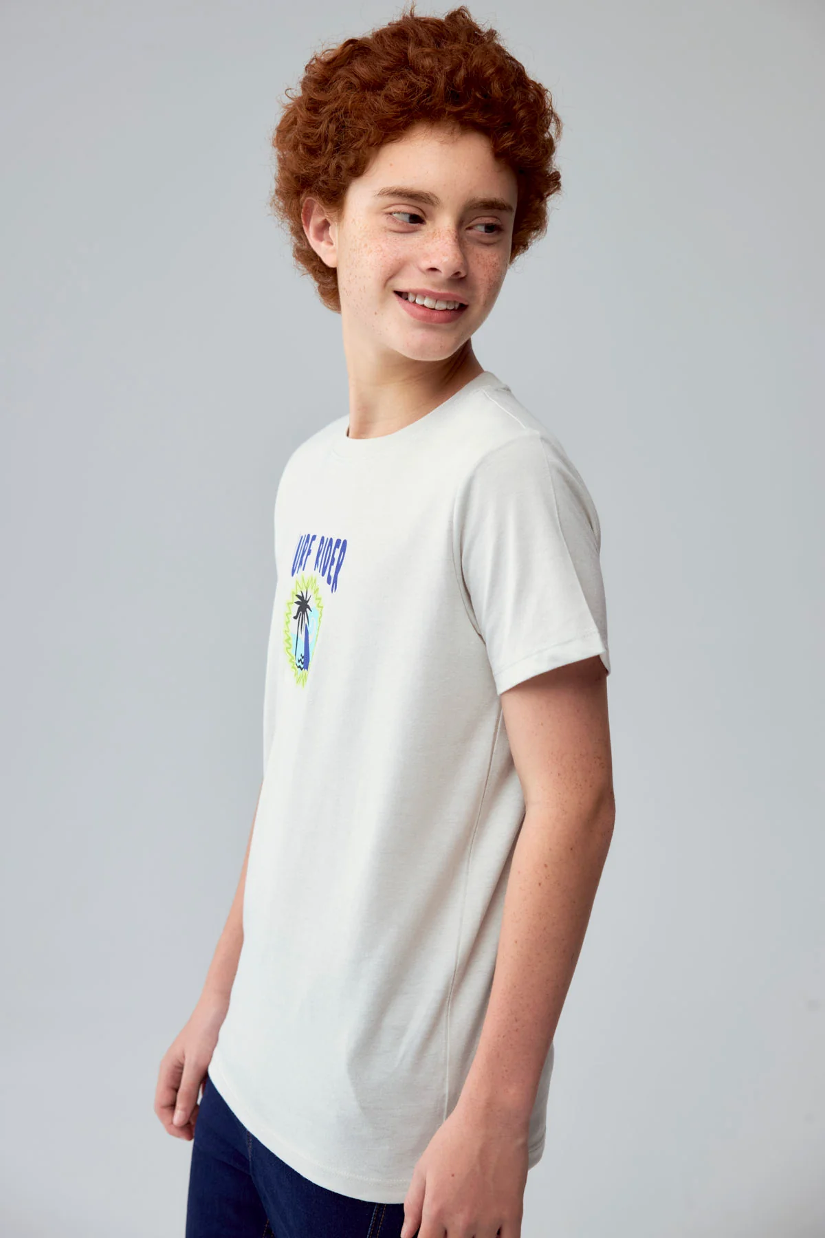 Polera Niño Print Gris - Image 3