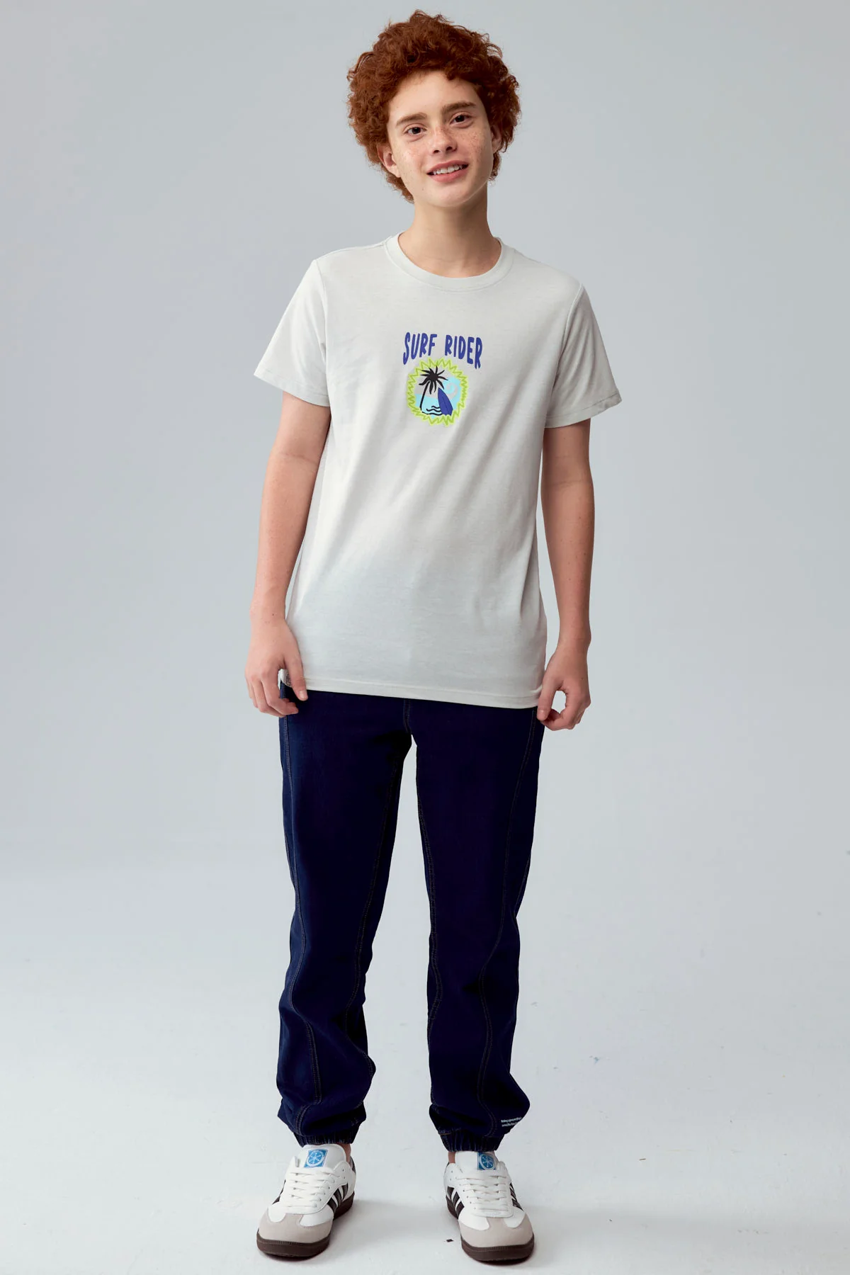 Polera Niño Print Gris - Image 4