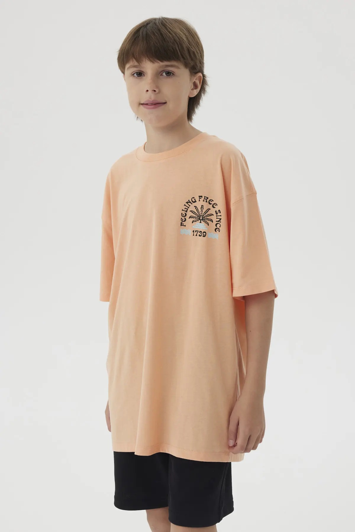 Polera Niño Print Posicional Coral - Image 3