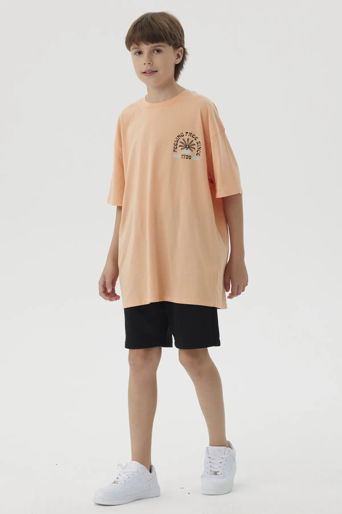 Polera Niño Print Posicional Coral - Image 4