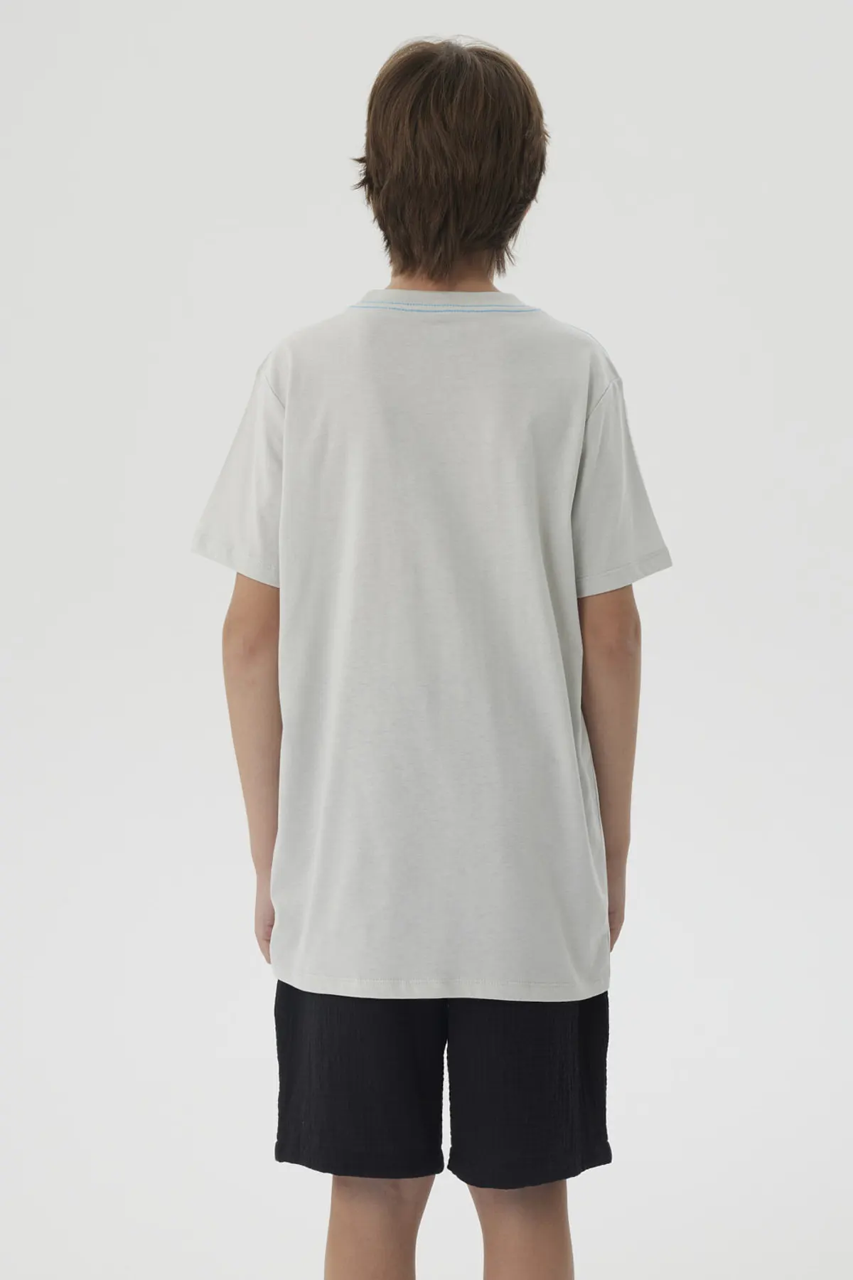 Polera Niño Print Posicional Gris - Image 3