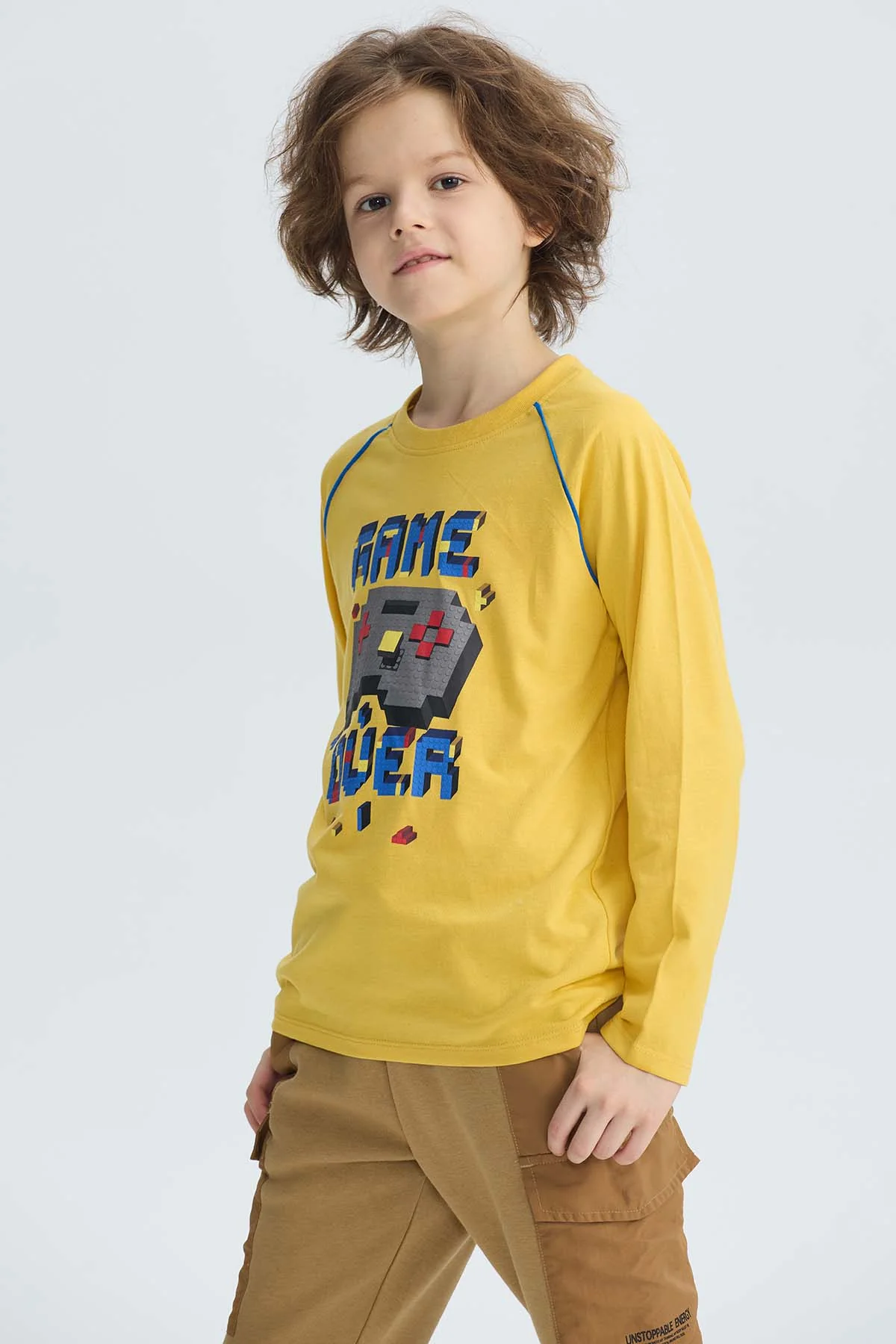 Polera Niño Print Relieve Amarillo - Image 2