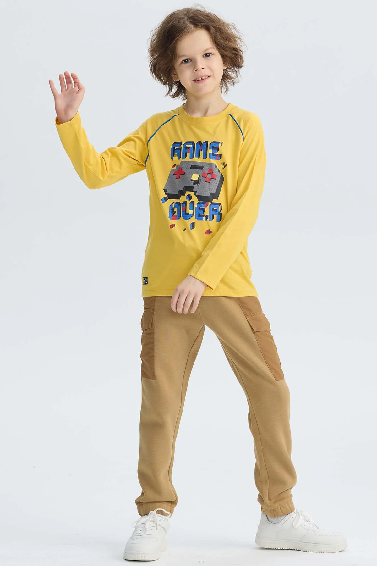 Polera Niño Print Relieve Amarillo - Image 4