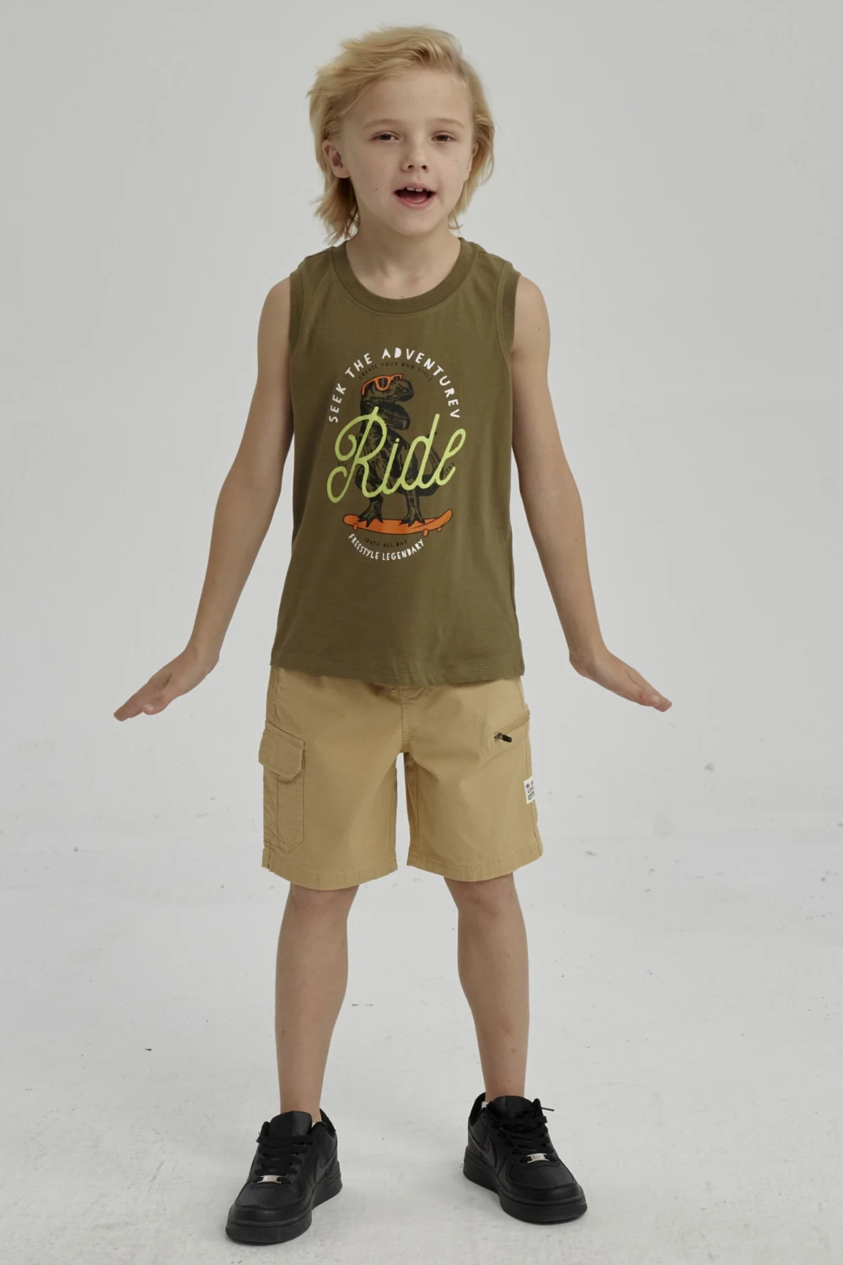 Polera Niño Print Verde Militar - Image 4