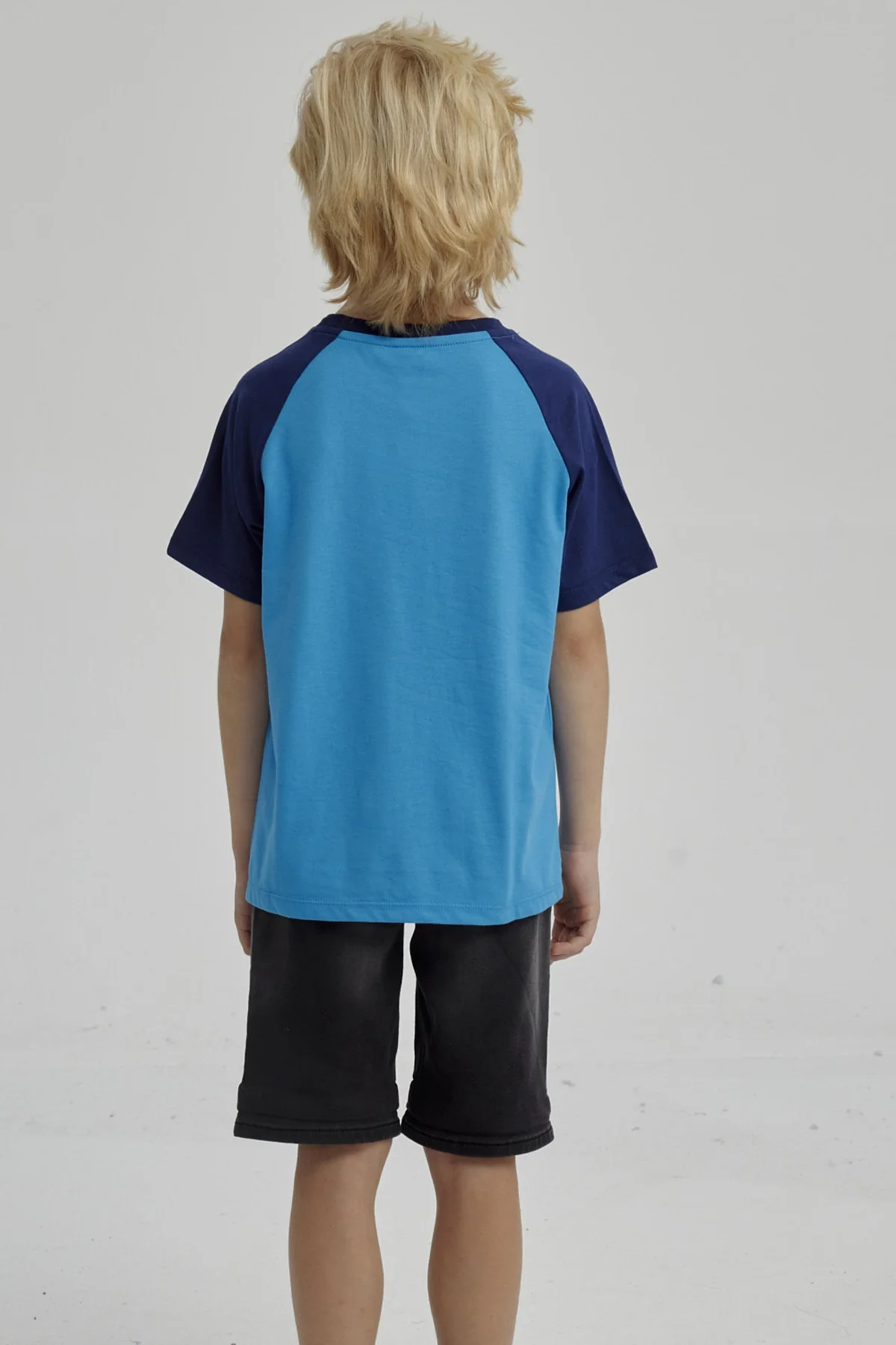 Polera Niño Raglan Print Azul Claro - Image 3