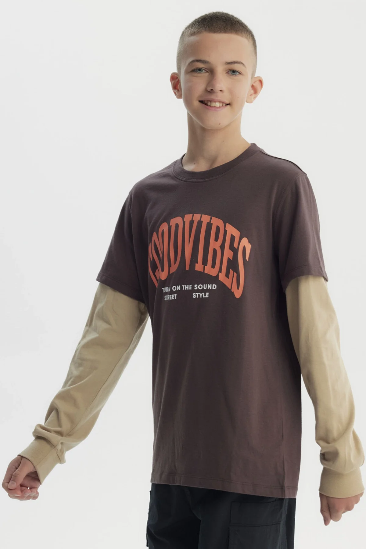 Polera Niño Slim Café - Image 2