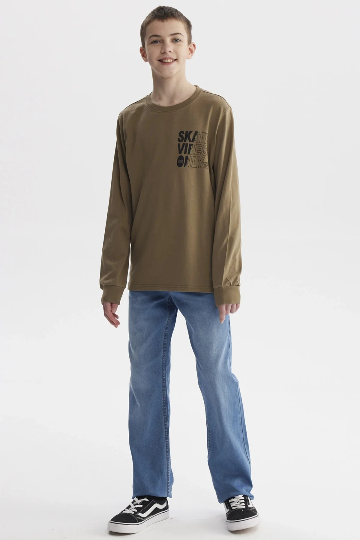 Polera Niño Teen Print Con Puño Verde Militar - Image 4