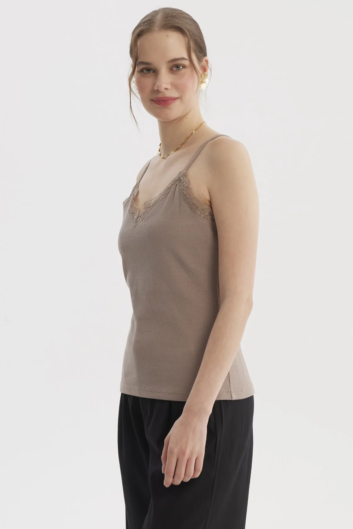 Polera Peto Mujer Pabilo Escote Con Encaje Arena - Image 2