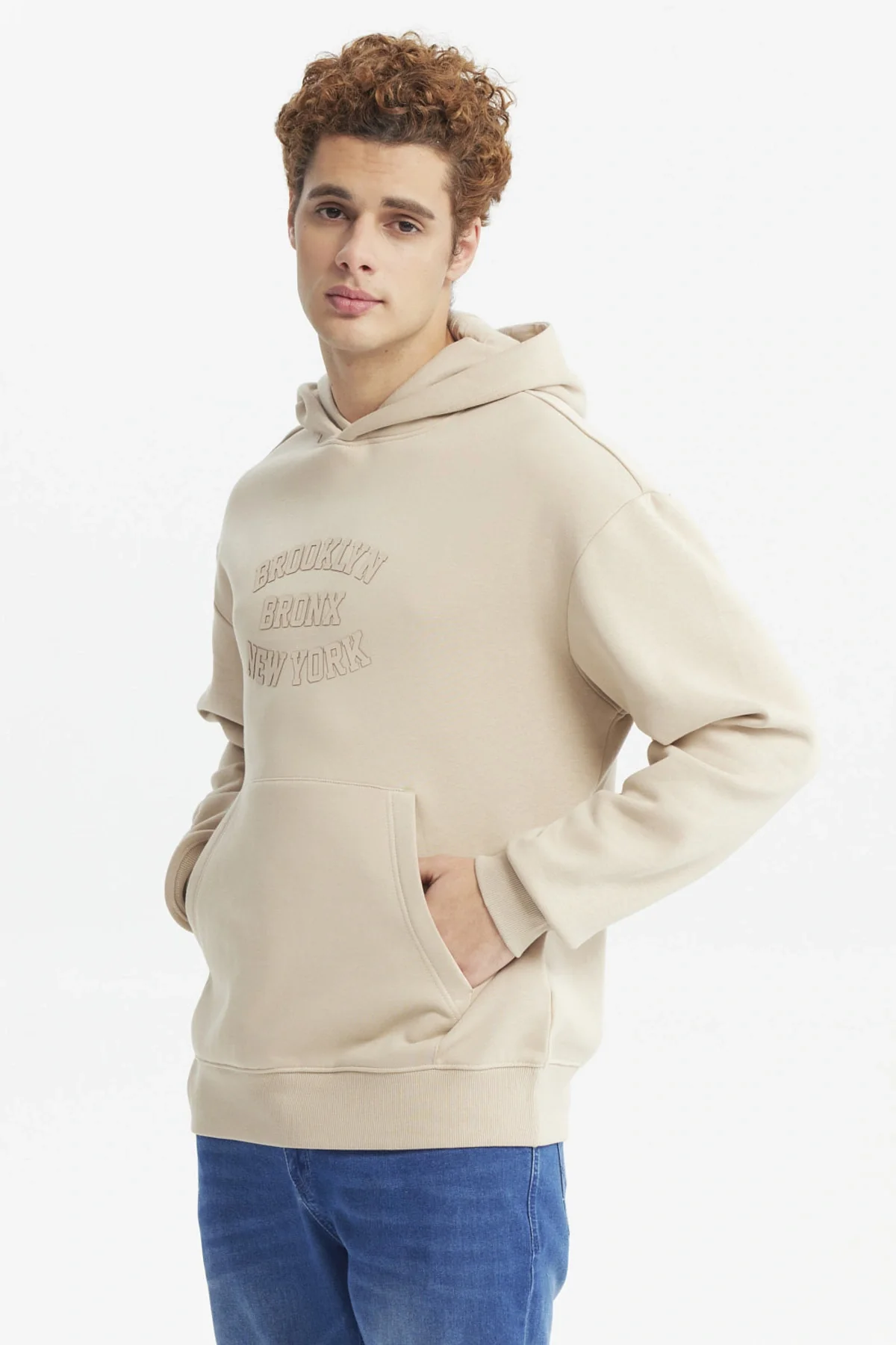 Polerón Hombre Hoodie Print Central Beige Oscuro - Image 2