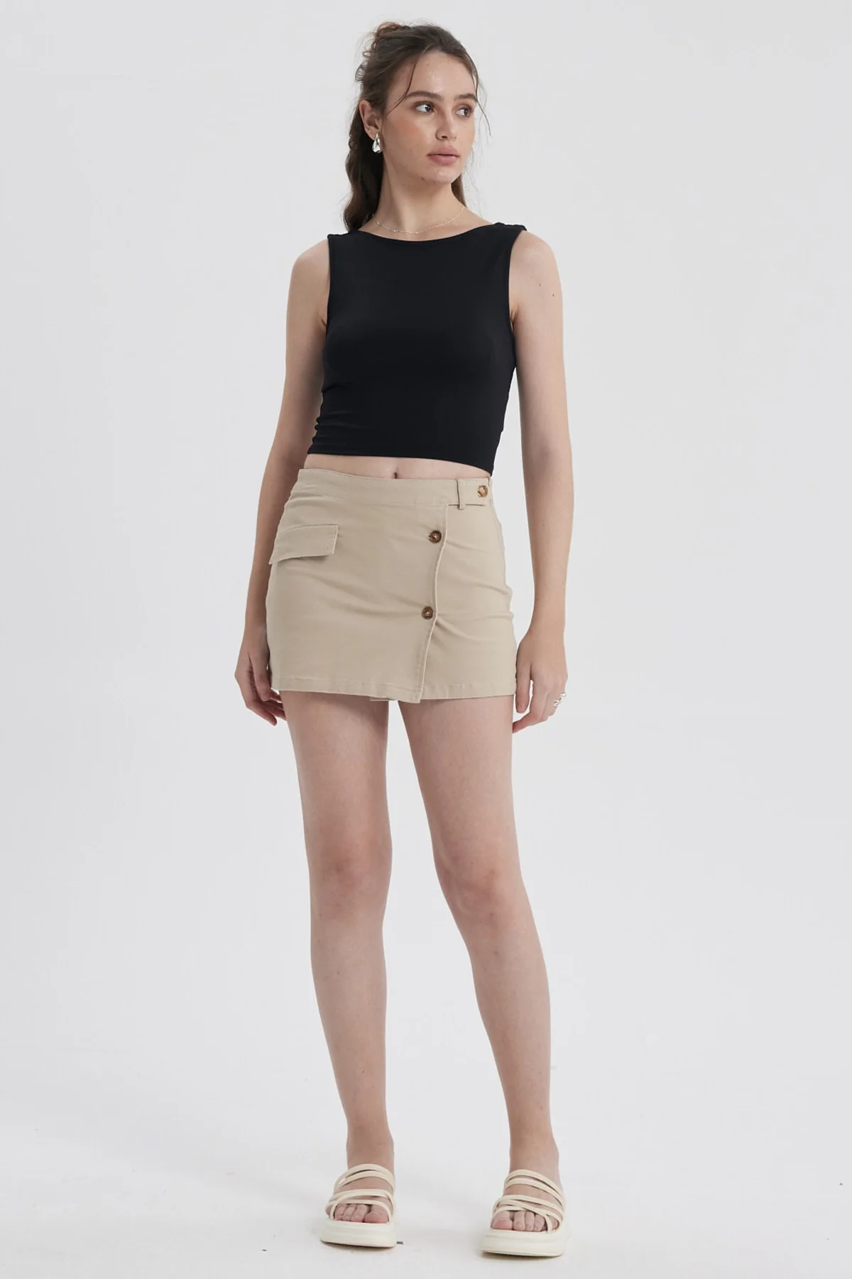 Short Mujer Botones Beige - Image 4