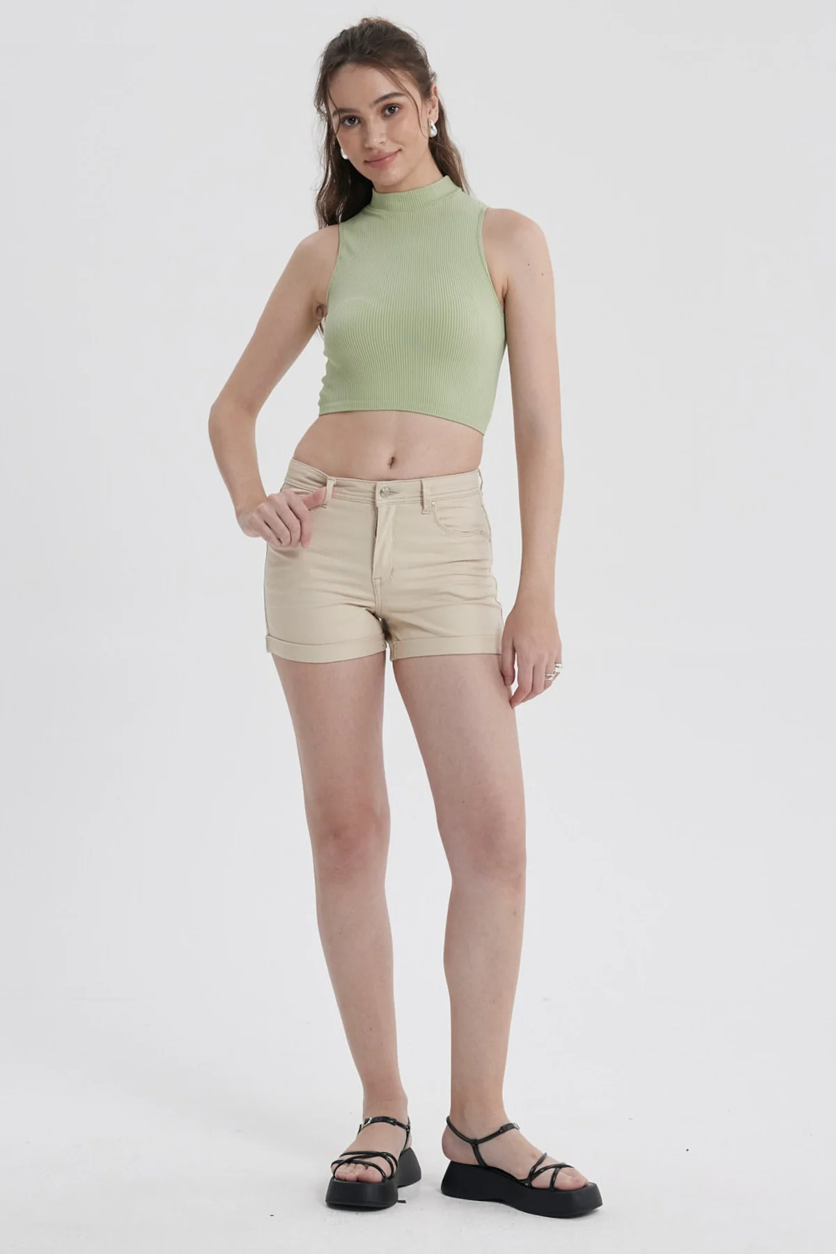 Short Mujer Color Roll Up Tiro Alto Beige Claro - Image 4