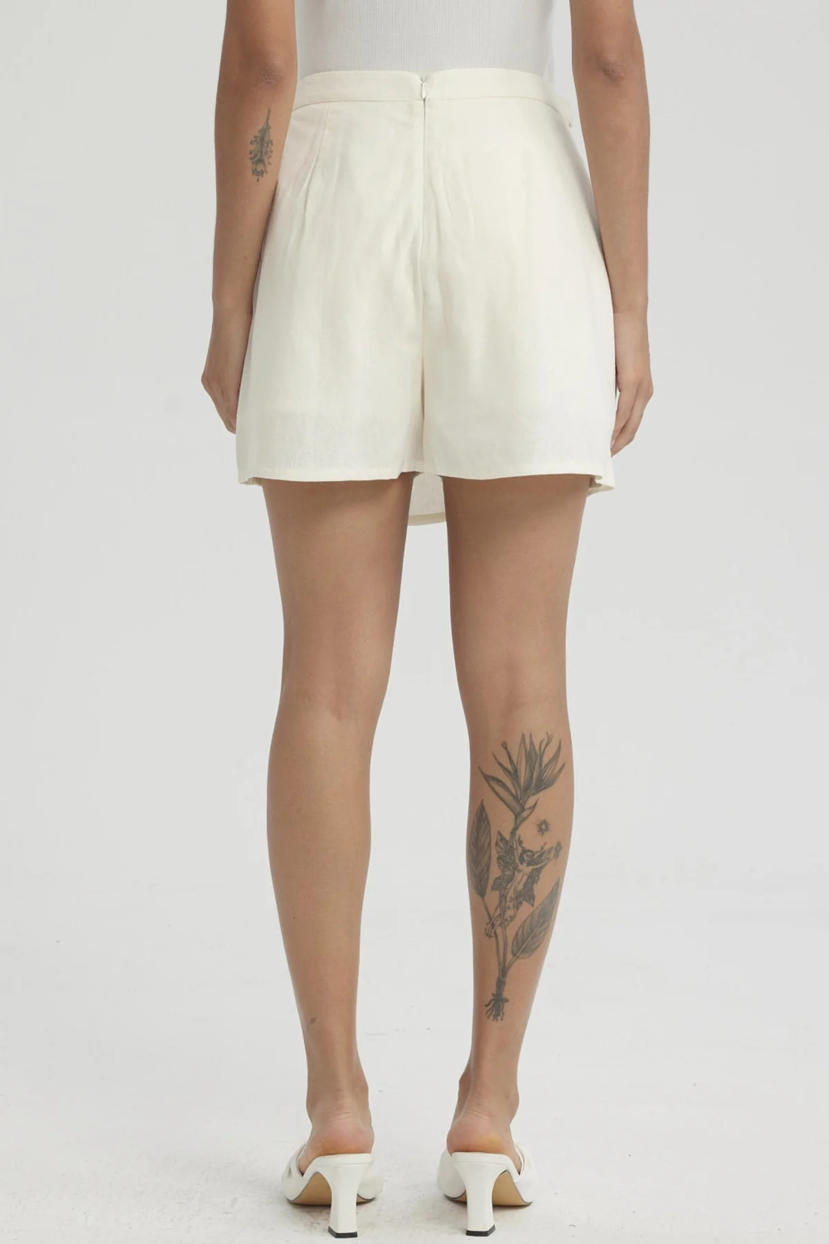 Short Mujer Con Botones Verde - Image 3