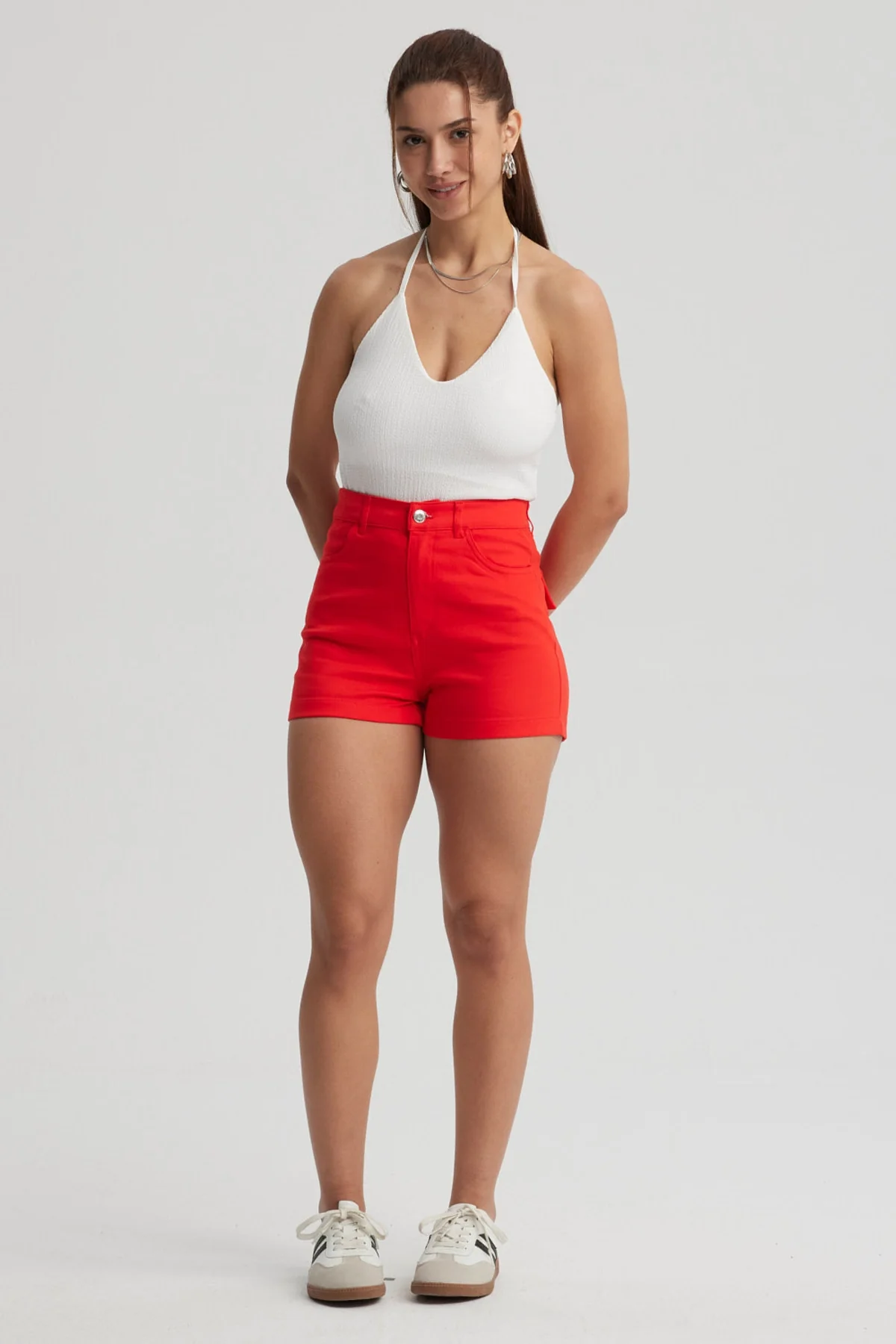 Short Mujer Gabardina Color Rojo - Image 4