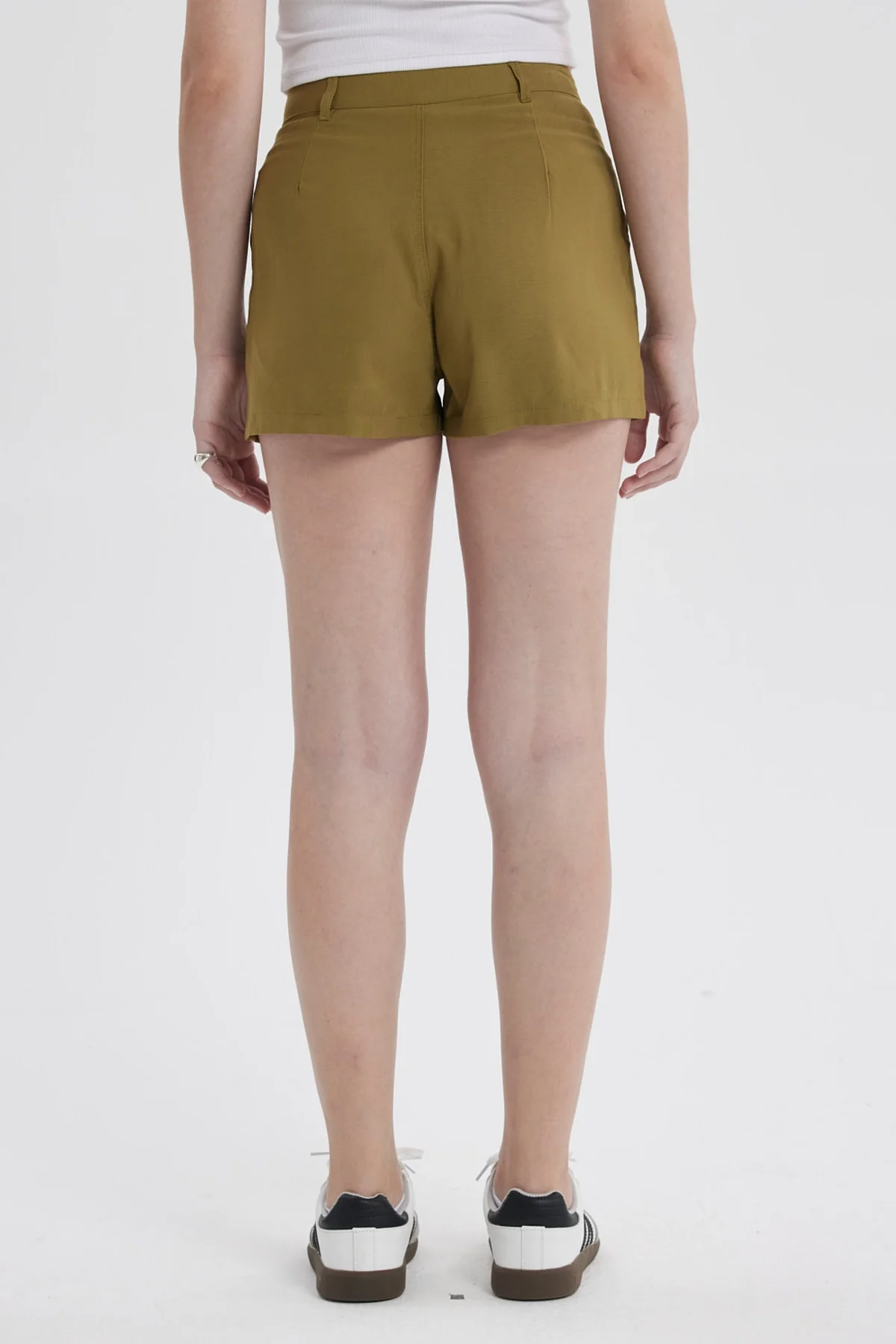 Short Mujer Sastrero Verde Olivo - Image 3