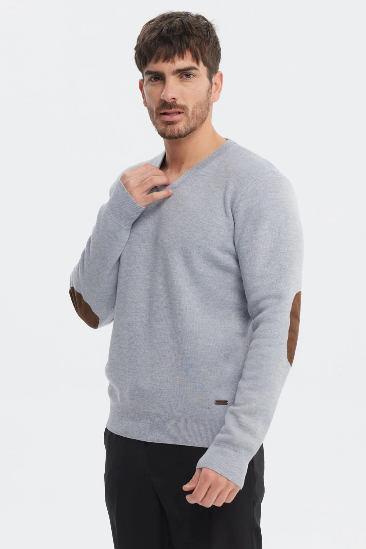 Sweater Hombre Slim Cuello V Gris - Image 2